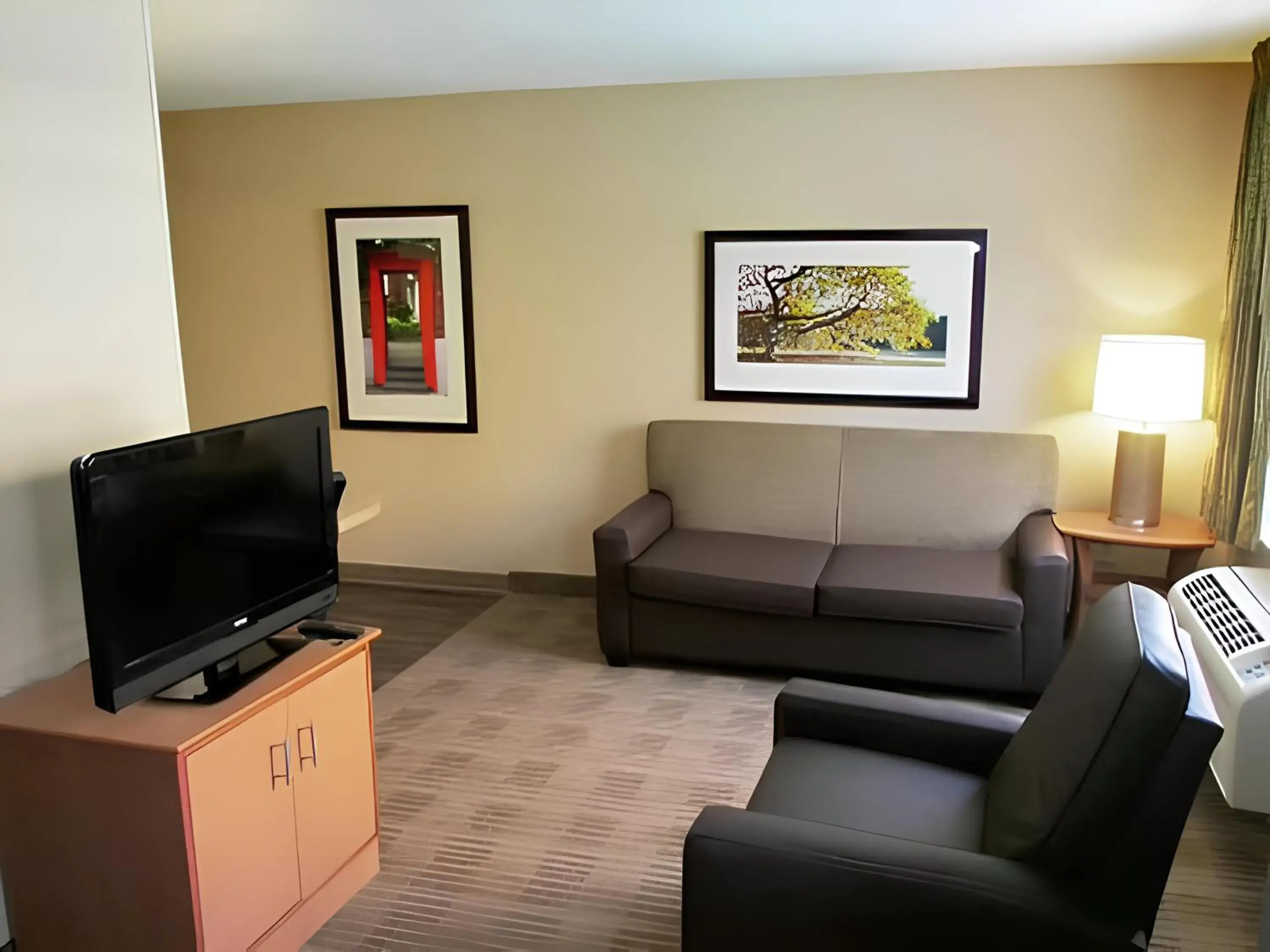 Photo of the whole room, TV/Entertainment Center in Lonestar Suites