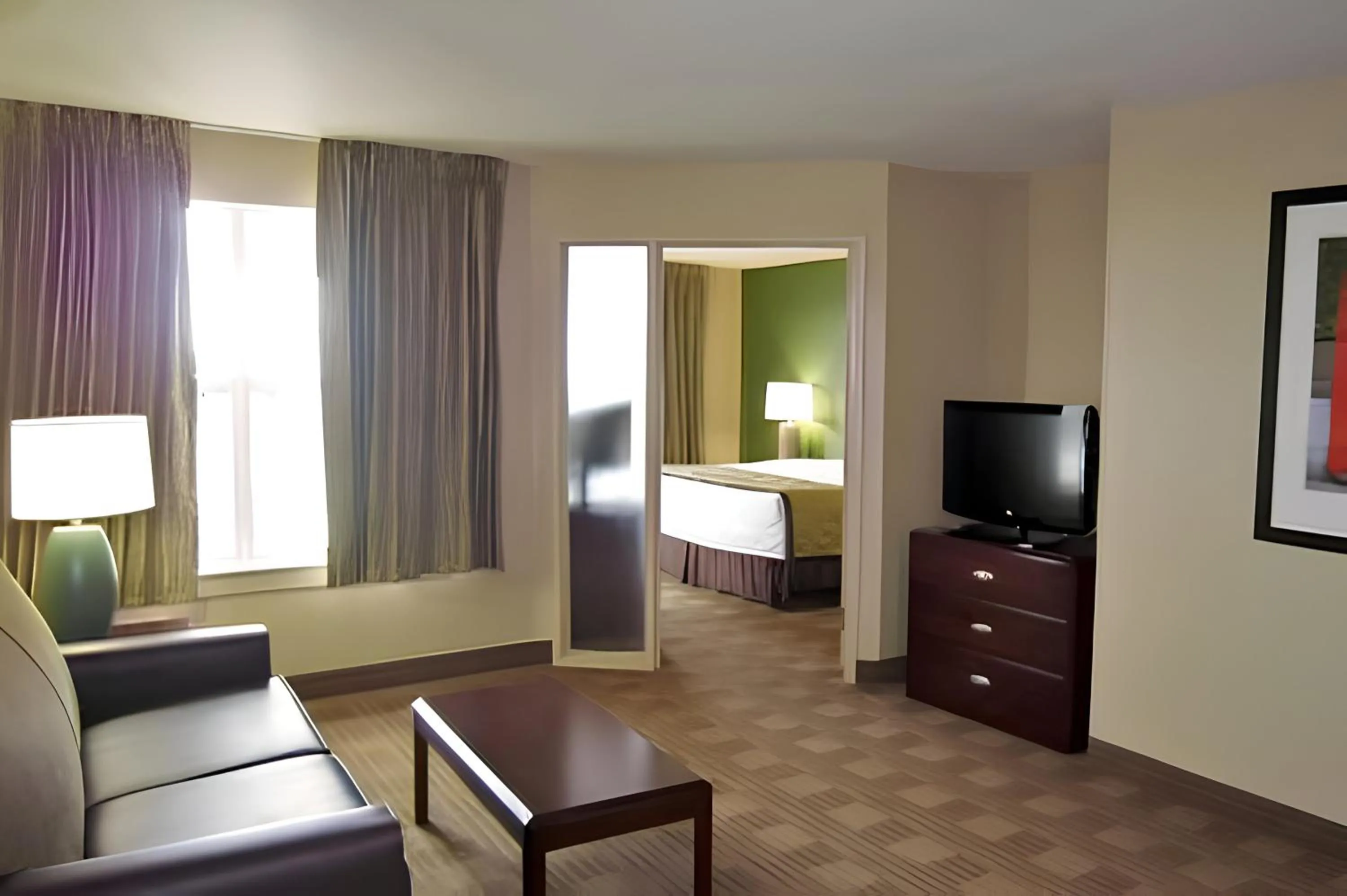 Photo of the whole room, Bed in LoneStar Suites