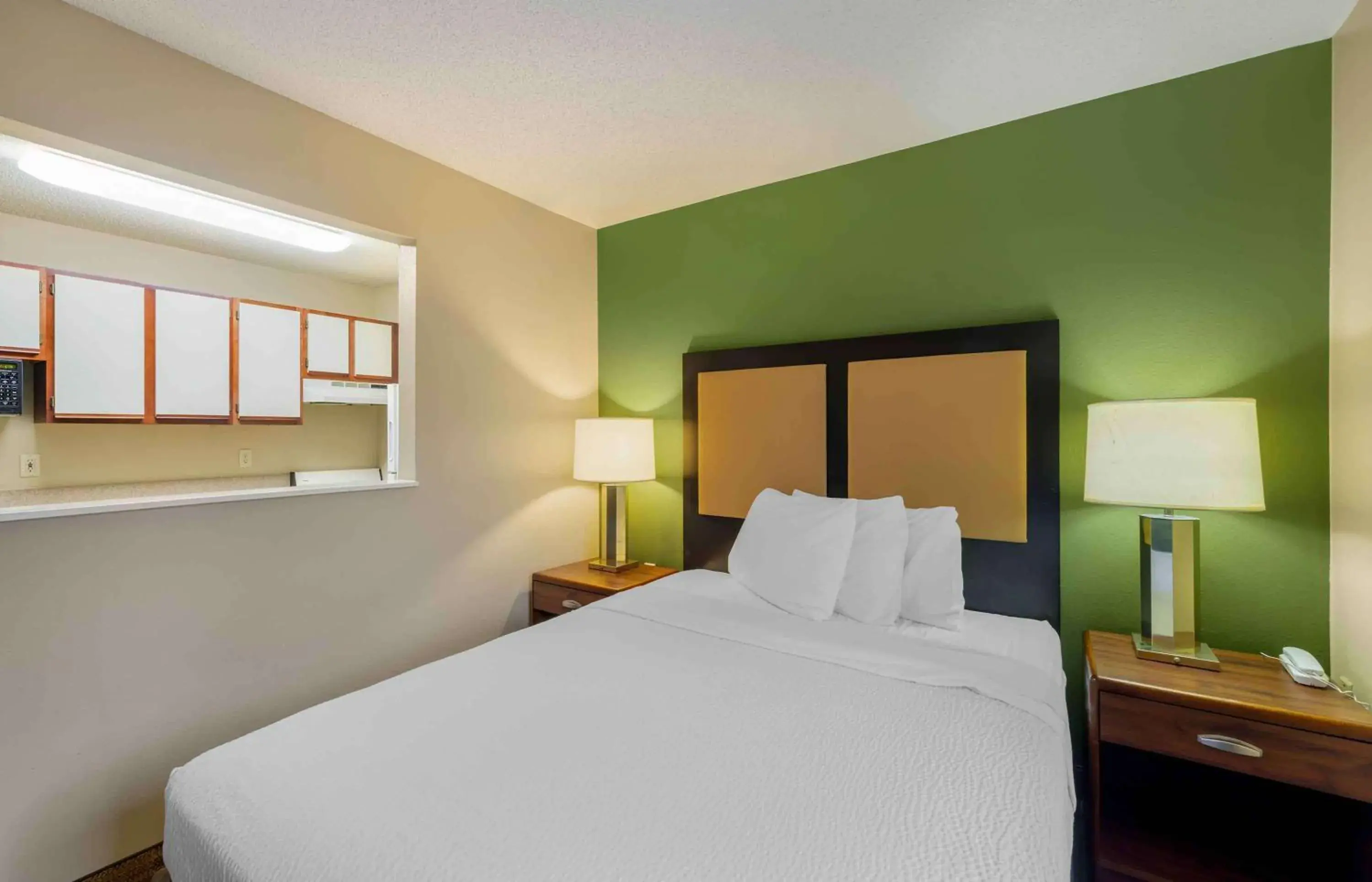 Deluxe Studio with 1 Queen Bed - Non-Smoking in Extended Stay America Suites - Omaha - West Deluxe Studio with 1 Queen Bed - Non-Smoking in Extended Stay America Suites - Omaha - West