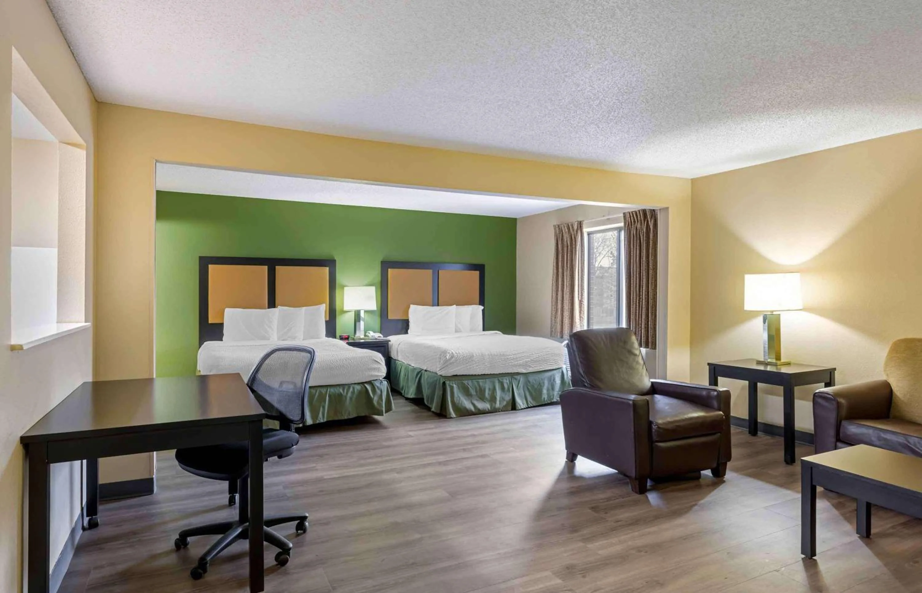 Bedroom, Bed in Extended Stay America Suites - Omaha - West