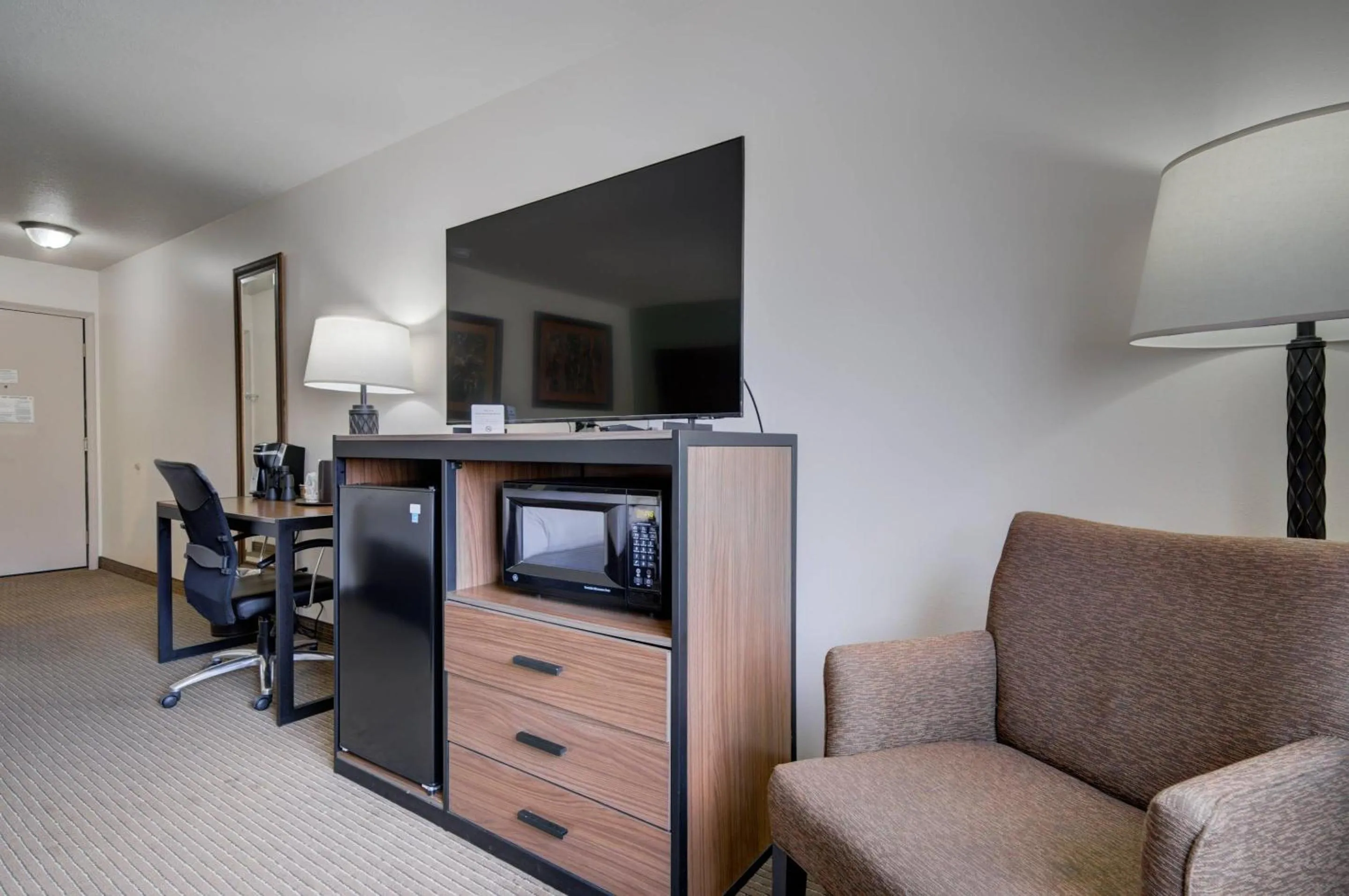 Bedroom in Ridgeline Hotel at Yellowstone, an Ascend Collection Hotel