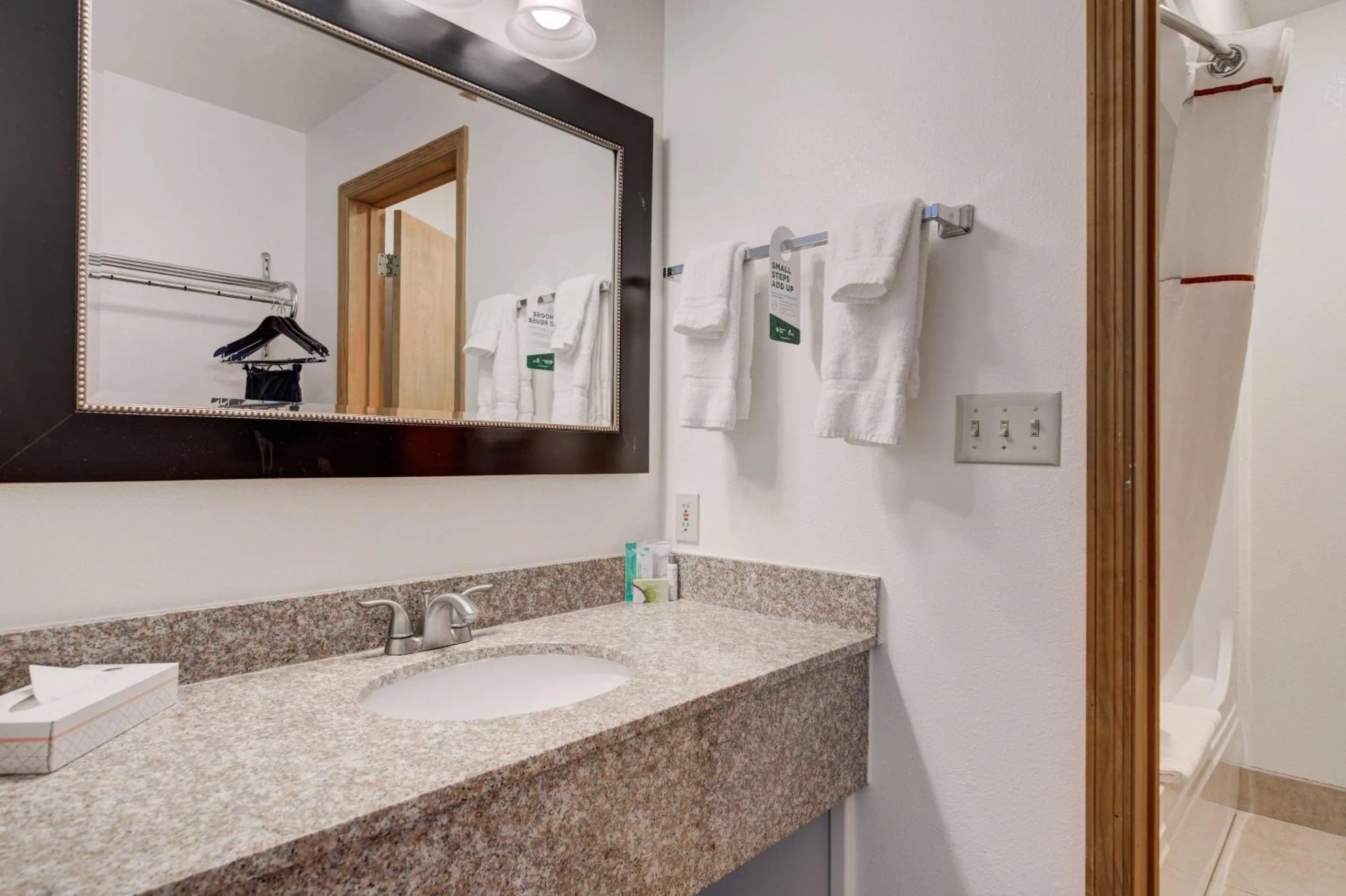 Bedroom in Ridgeline Hotel at Yellowstone, an Ascend Collection Hotel