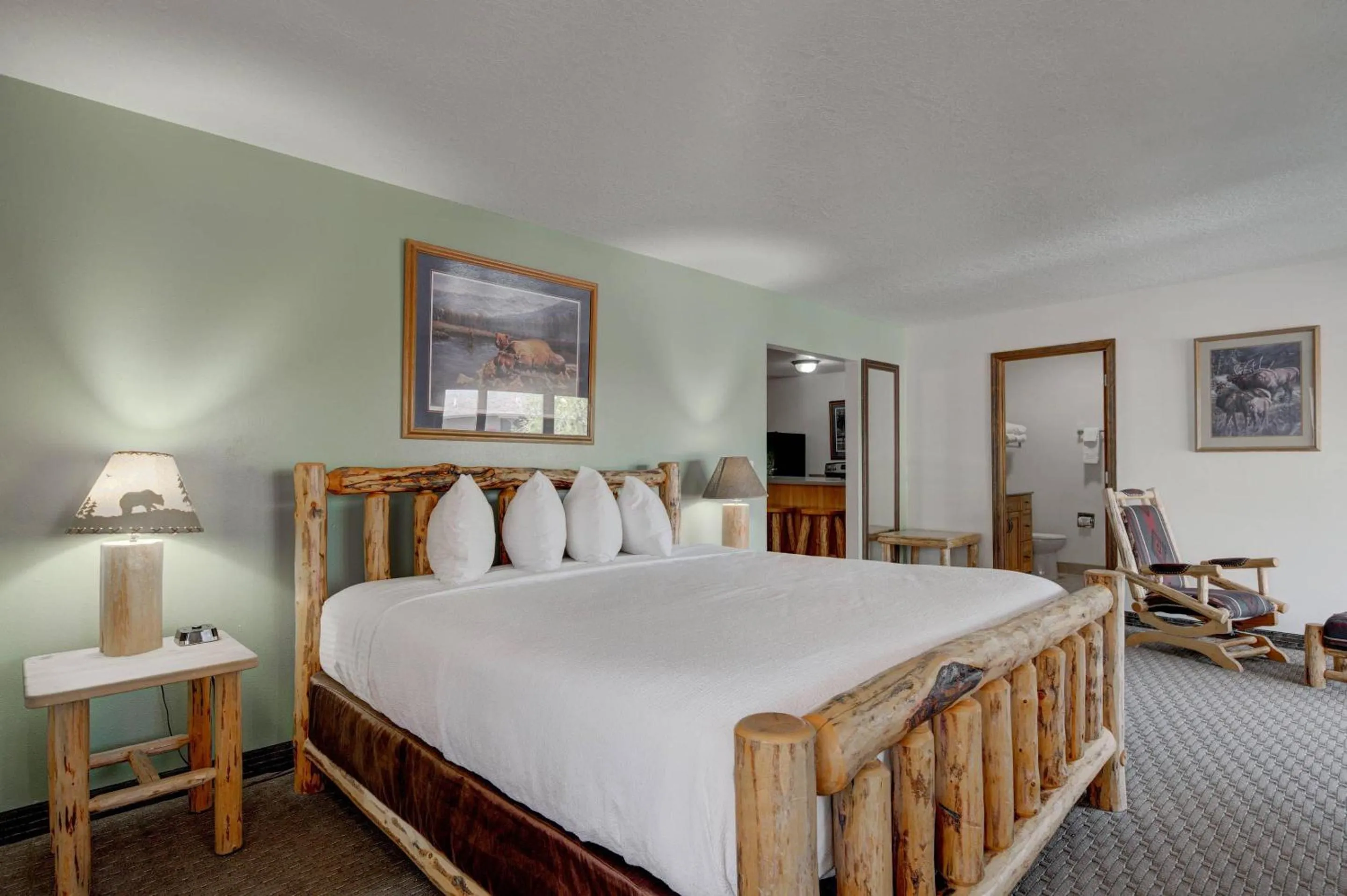 Bedroom, Bed in Ridgeline Hotel at Yellowstone, an Ascend Collection Hotel