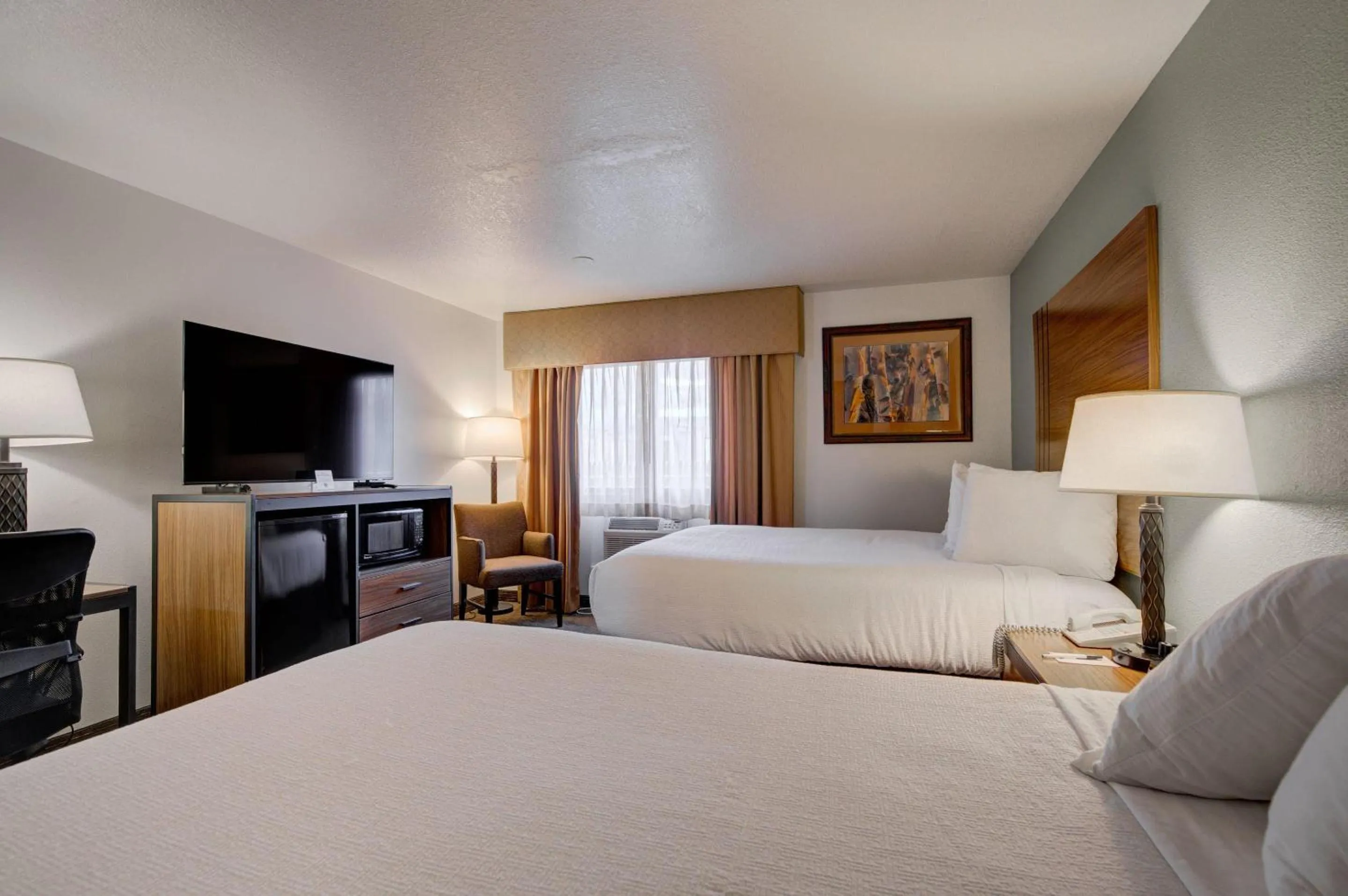 Bedroom, Bed in Ridgeline Hotel at Yellowstone, an Ascend Collection Hotel