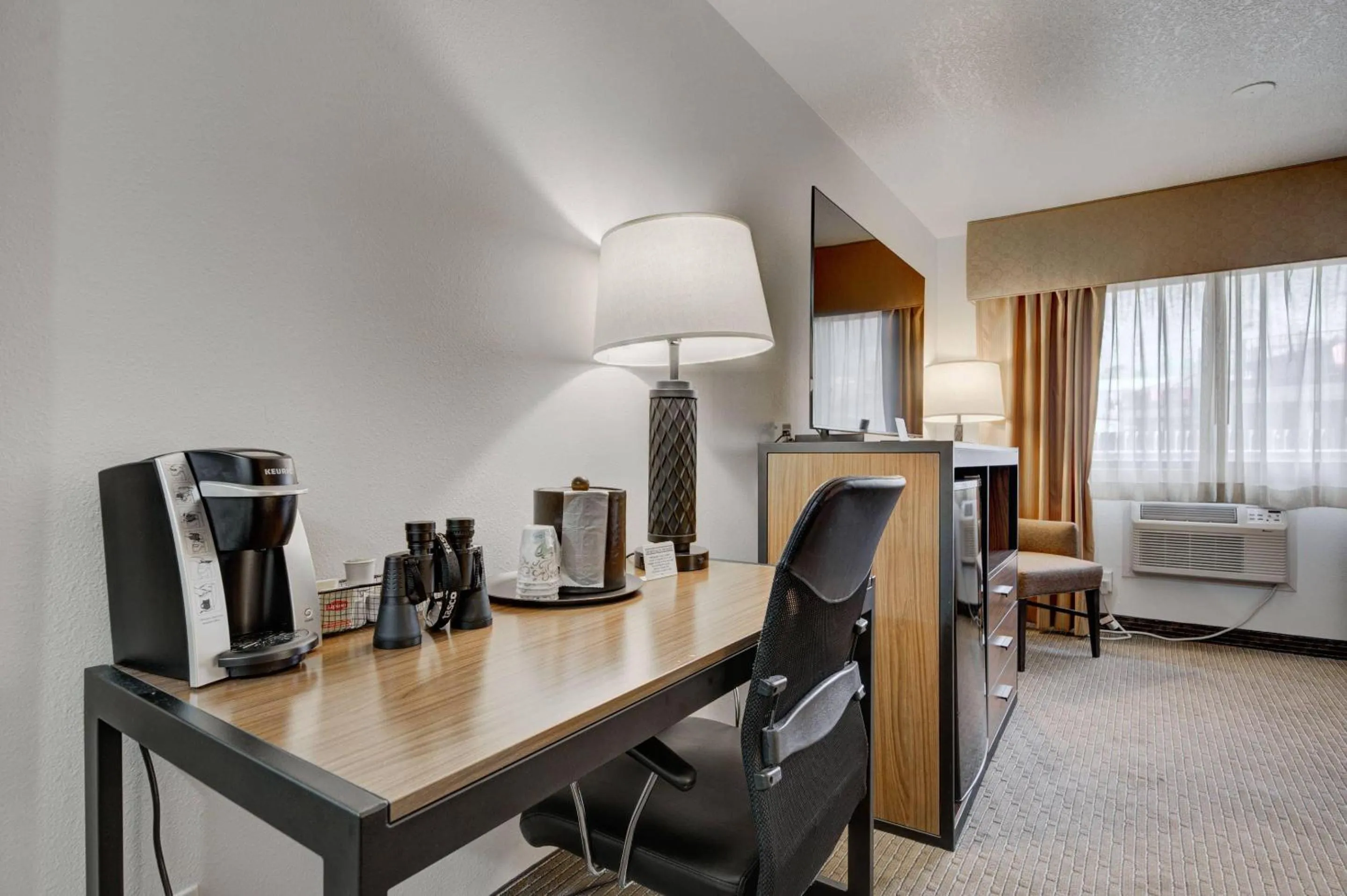 Bedroom in Ridgeline Hotel at Yellowstone, an Ascend Collection Hotel