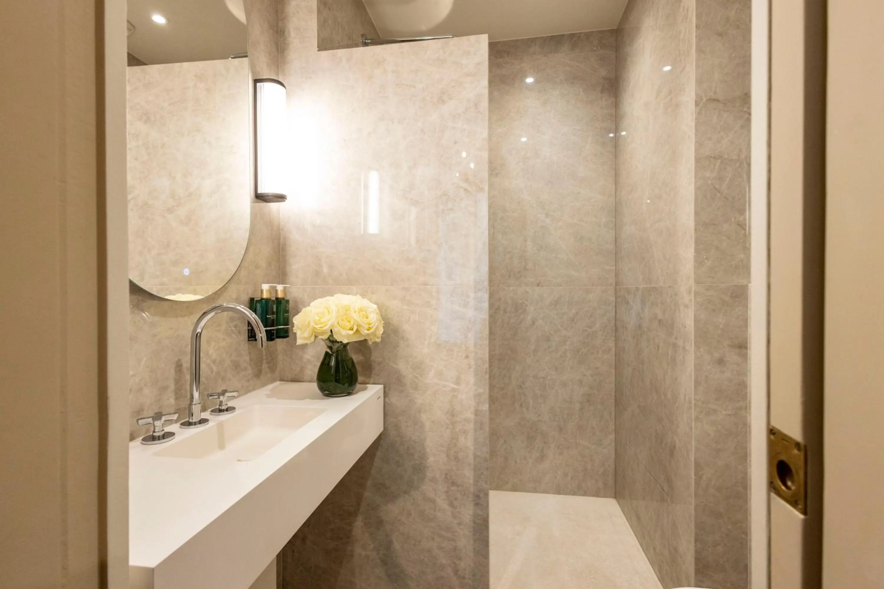 Shower in Hotel Residence Foch