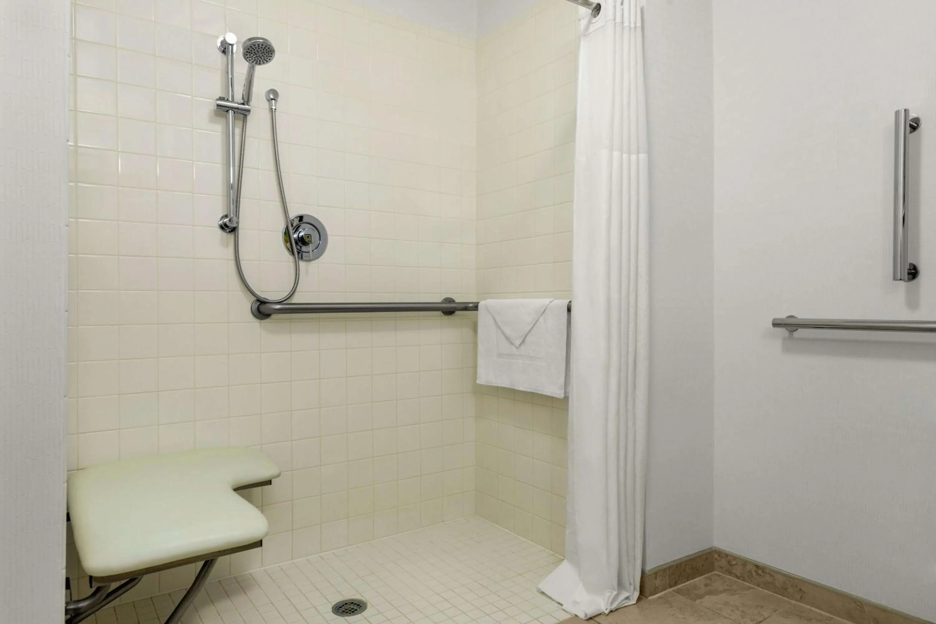 Bathroom in Hampton Inn Athens