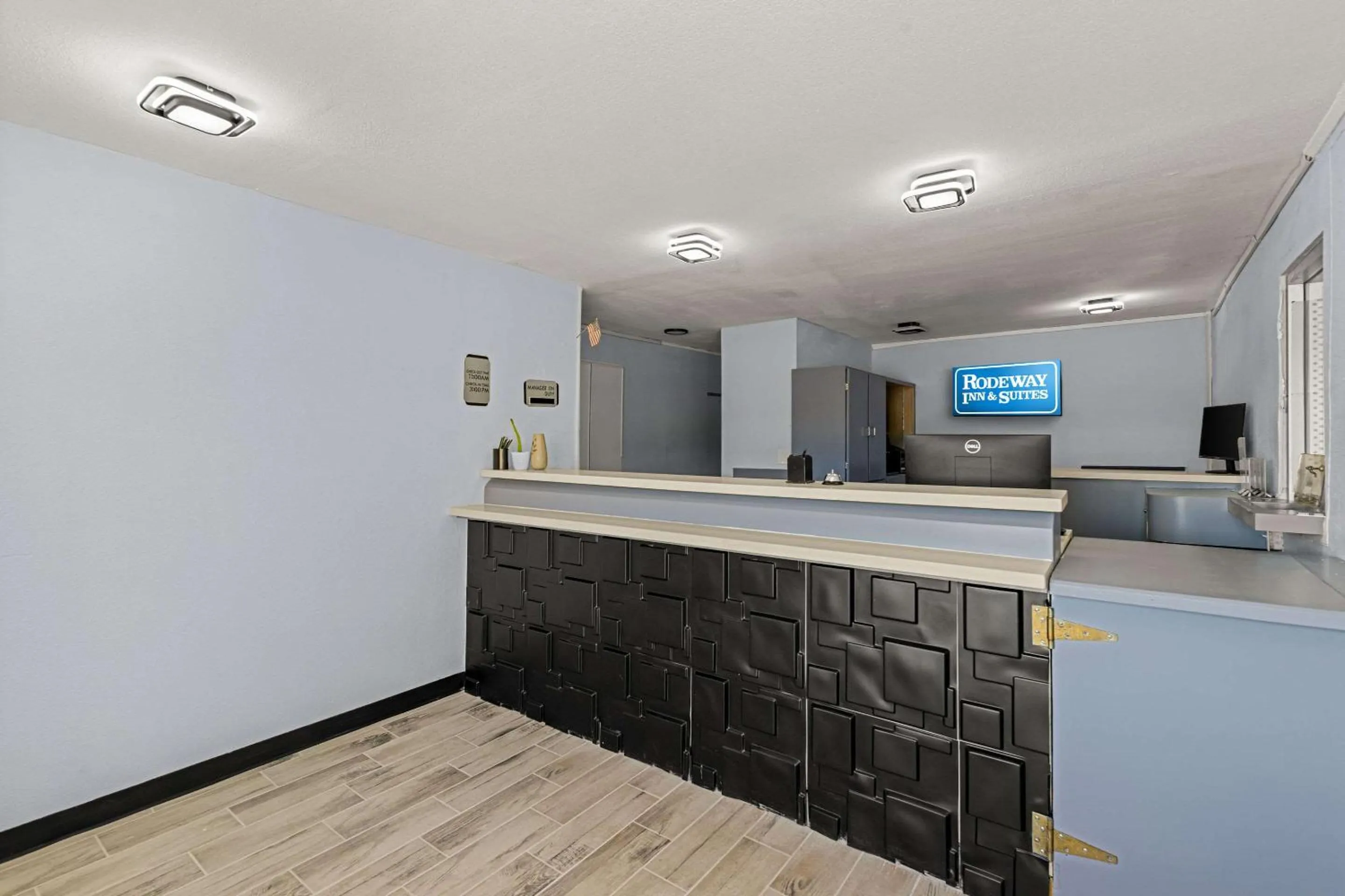 Lobby or reception in Rodeway Inn Midland South