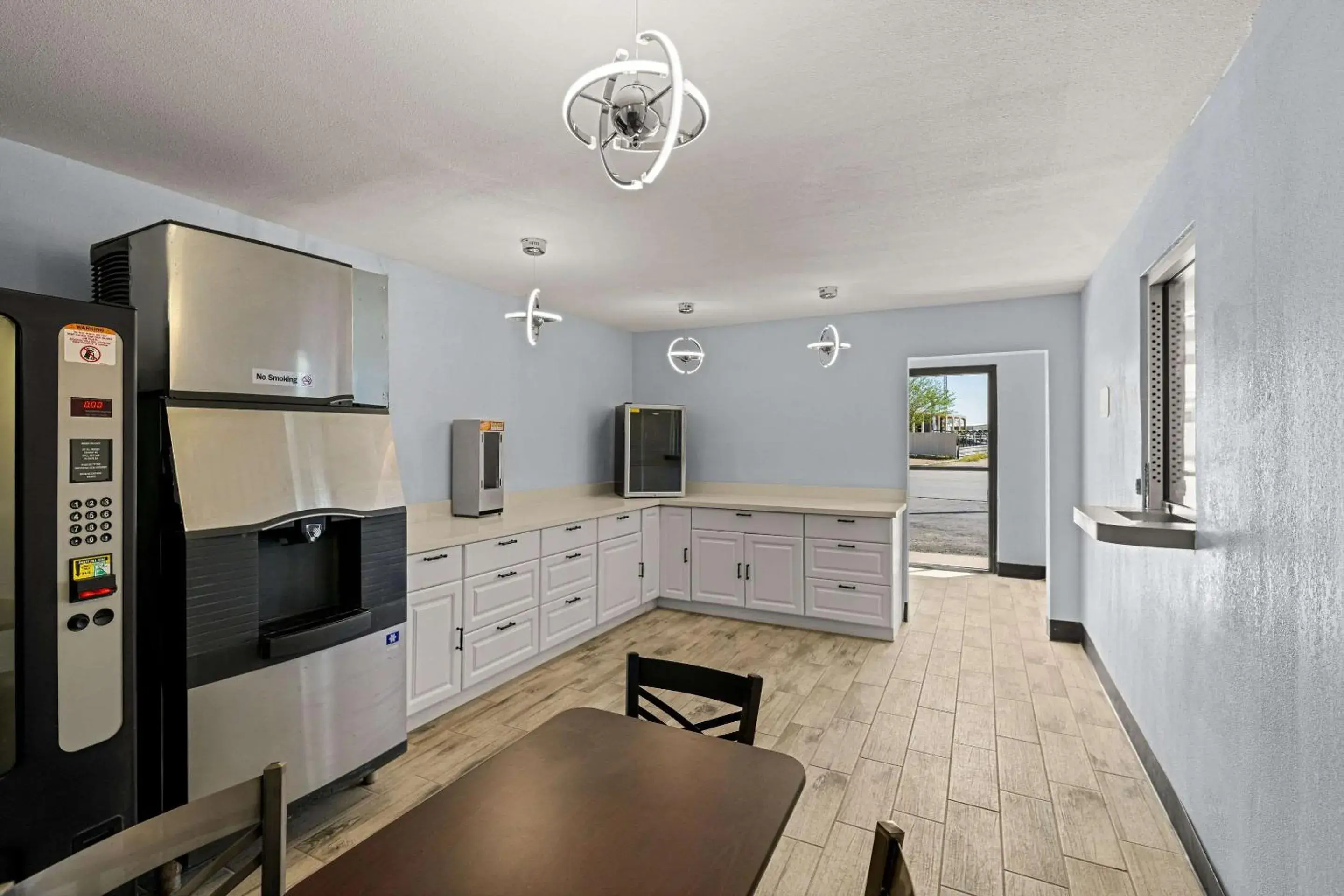 Breakfast in Rodeway Inn Midland South Breakfast in Rodeway Inn Midland South