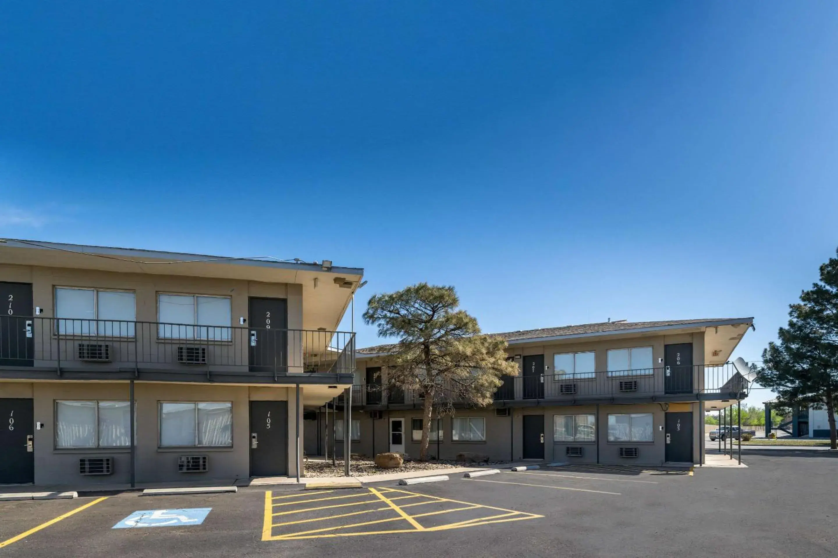 Property building in Rodeway Inn Midland South Property building in Rodeway Inn Midland South