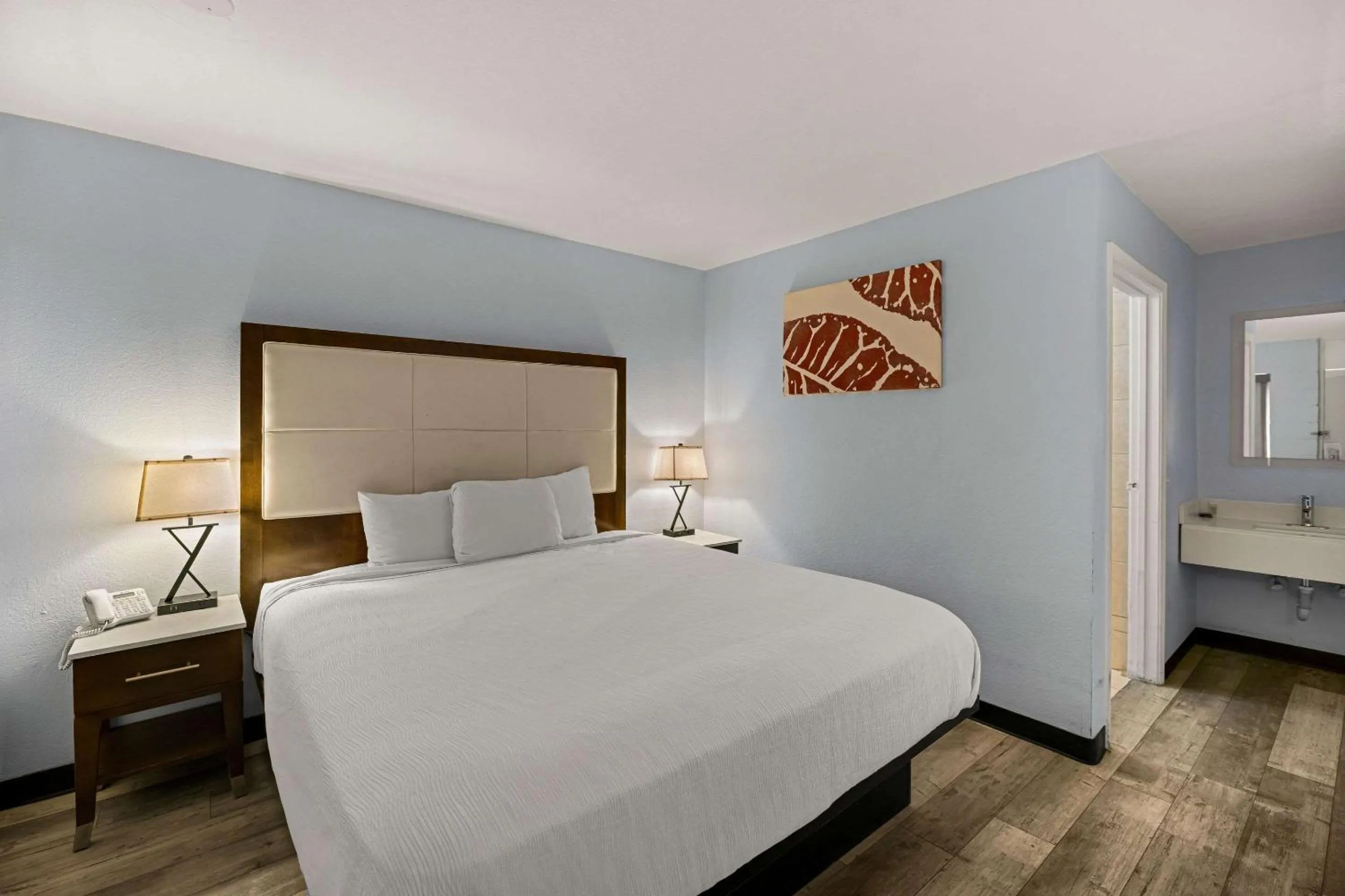 Bedroom, Bed in Rodeway Inn Midland South