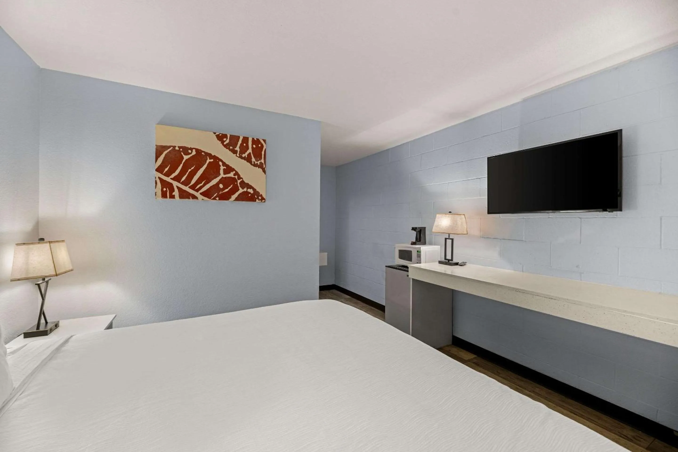 Bedroom, Bed in Rodeway Inn Midland South