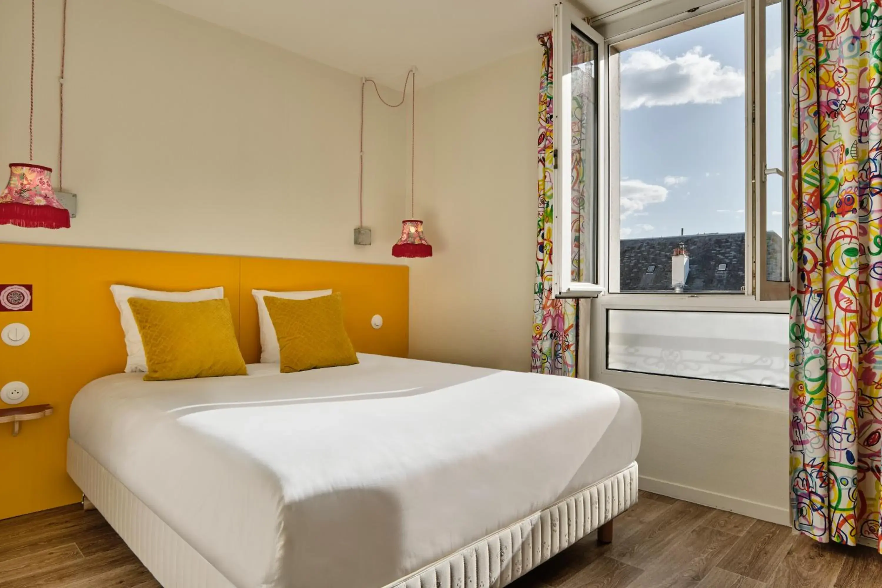 Bed in The Originals City, Hôtel Artyster, Le Mans Centre Bed in The Originals City, Hôtel Artyster, Le Mans Centre