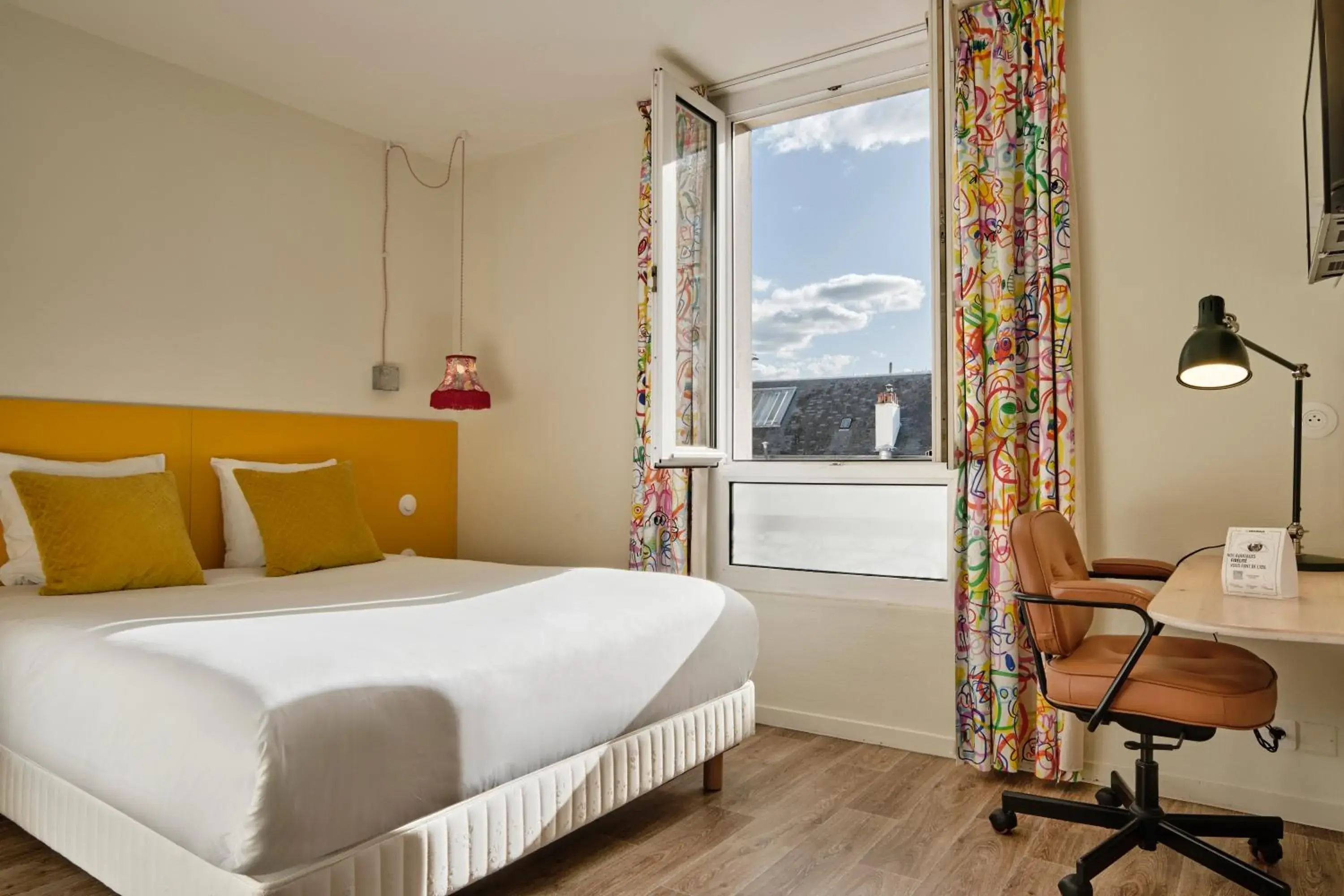 Bed in The Originals City, Hôtel Artyster, Le Mans Centre Bed in The Originals City, Hôtel Artyster, Le Mans Centre