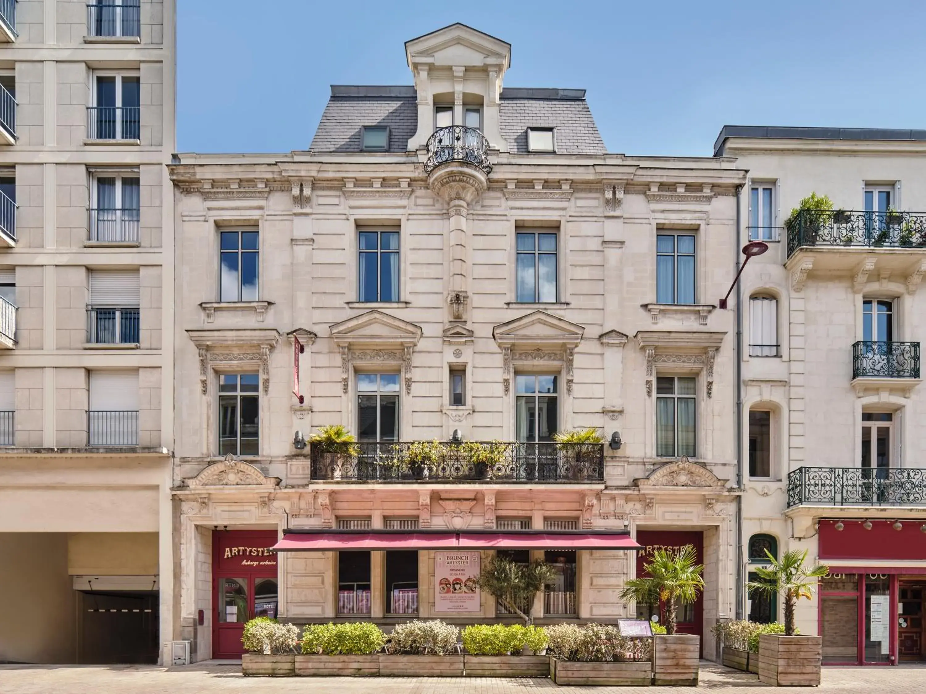 Property building in The Originals City, Hôtel Artyster, Le Mans Centre Property building in The Originals City, Hôtel Artyster, Le Mans Centre
