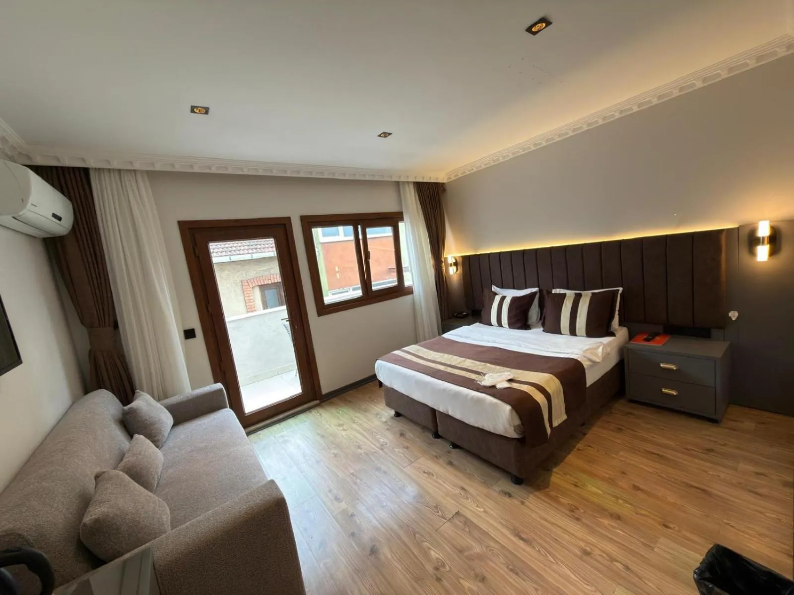 Balcony/Terrace, Bed in The PeraPort Hotel