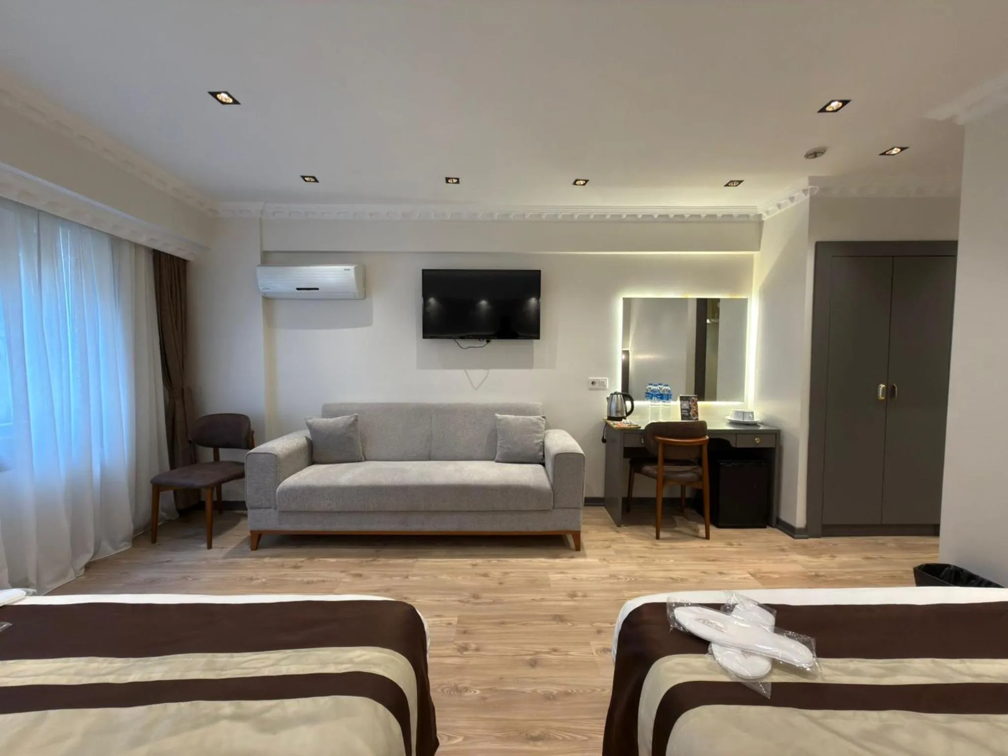 Seating area, Bed in The PeraPort Hotel