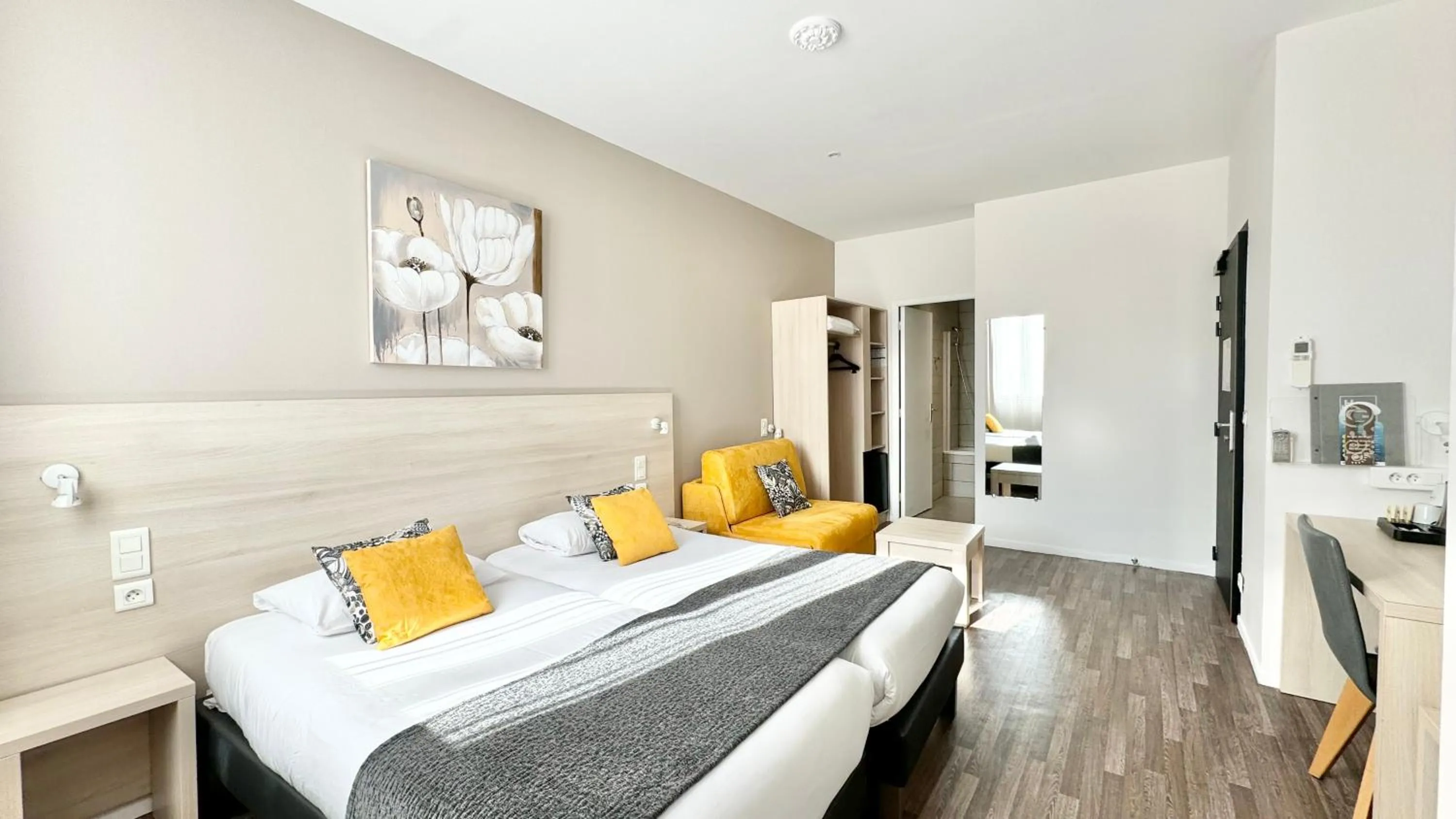 Bed in Hôtel Helvétique