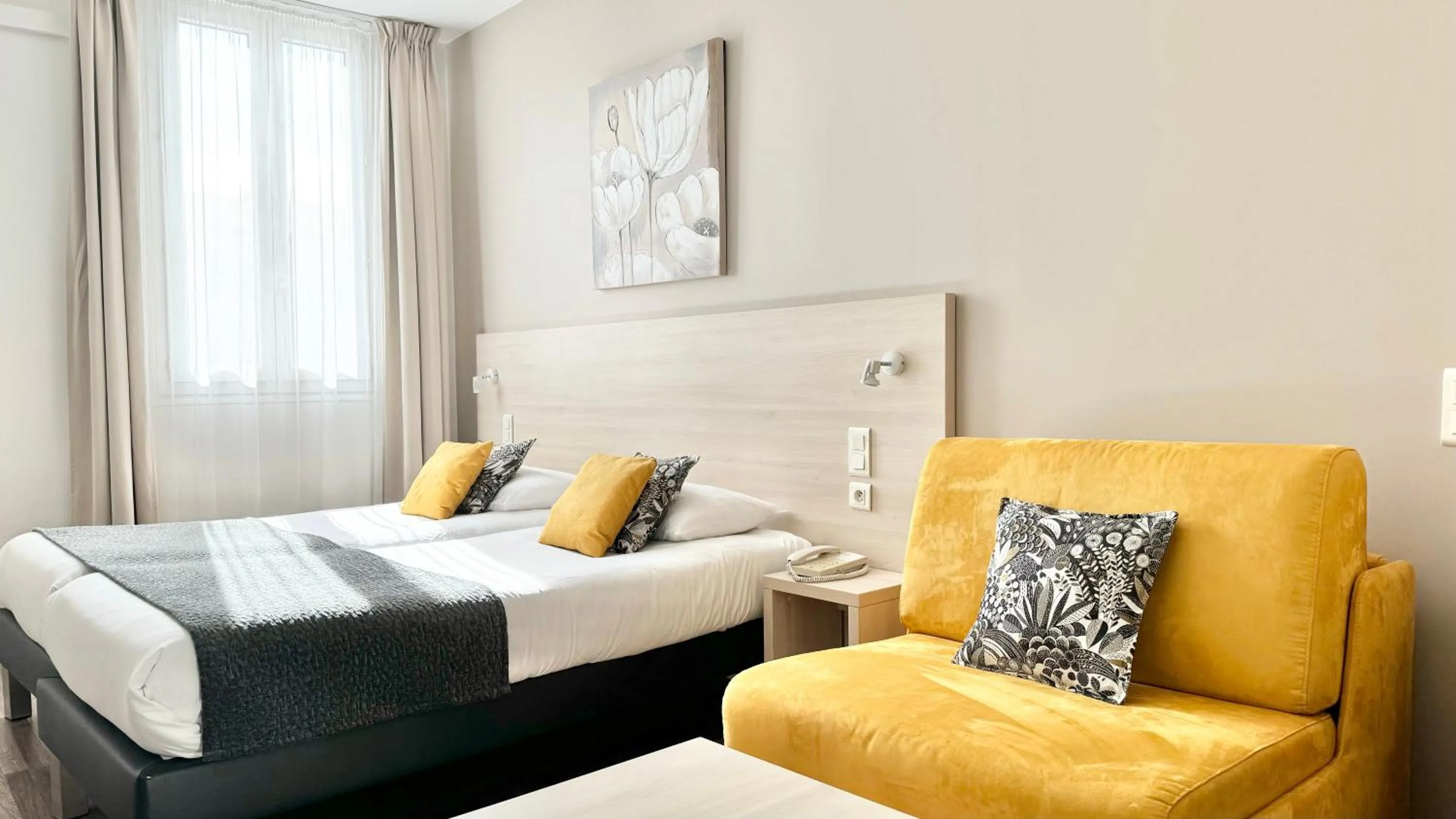 Bed in Hôtel Helvétique