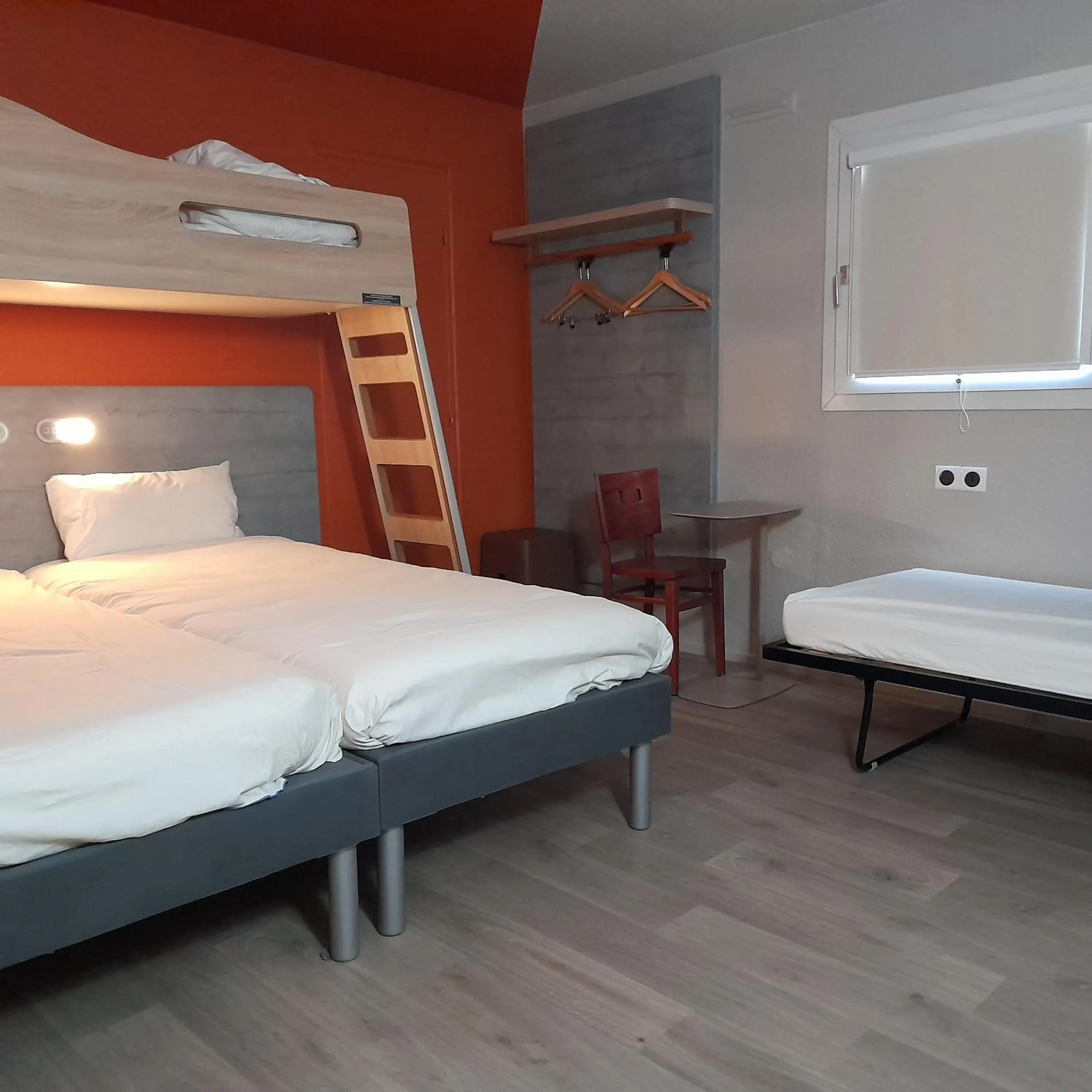 Bedroom, Bed in Ibis Budget Fresnes Orly