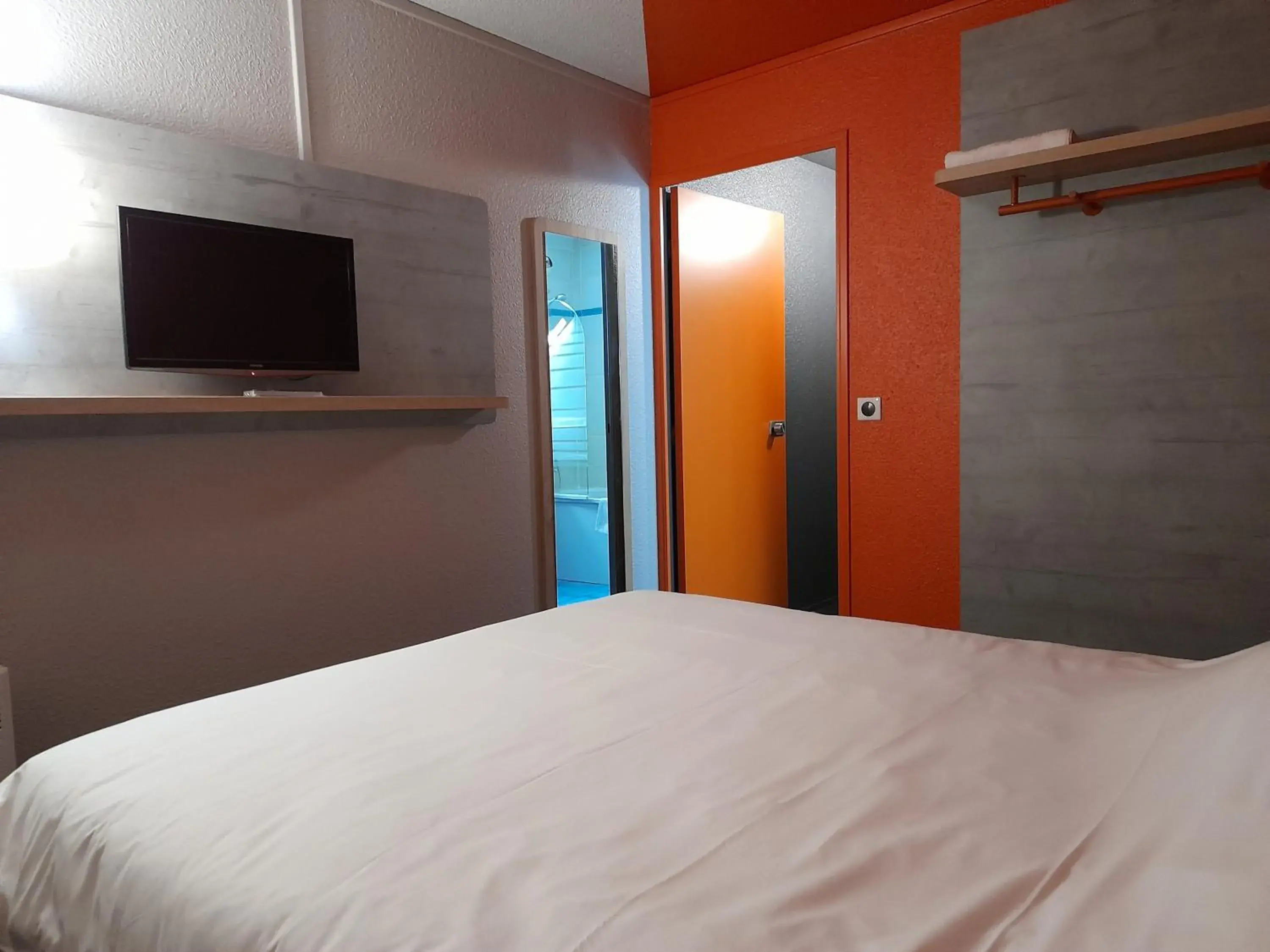 Bedroom, Bed in Ibis Budget Fresnes Orly Bedroom, Bed in Ibis Budget Fresnes Orly
