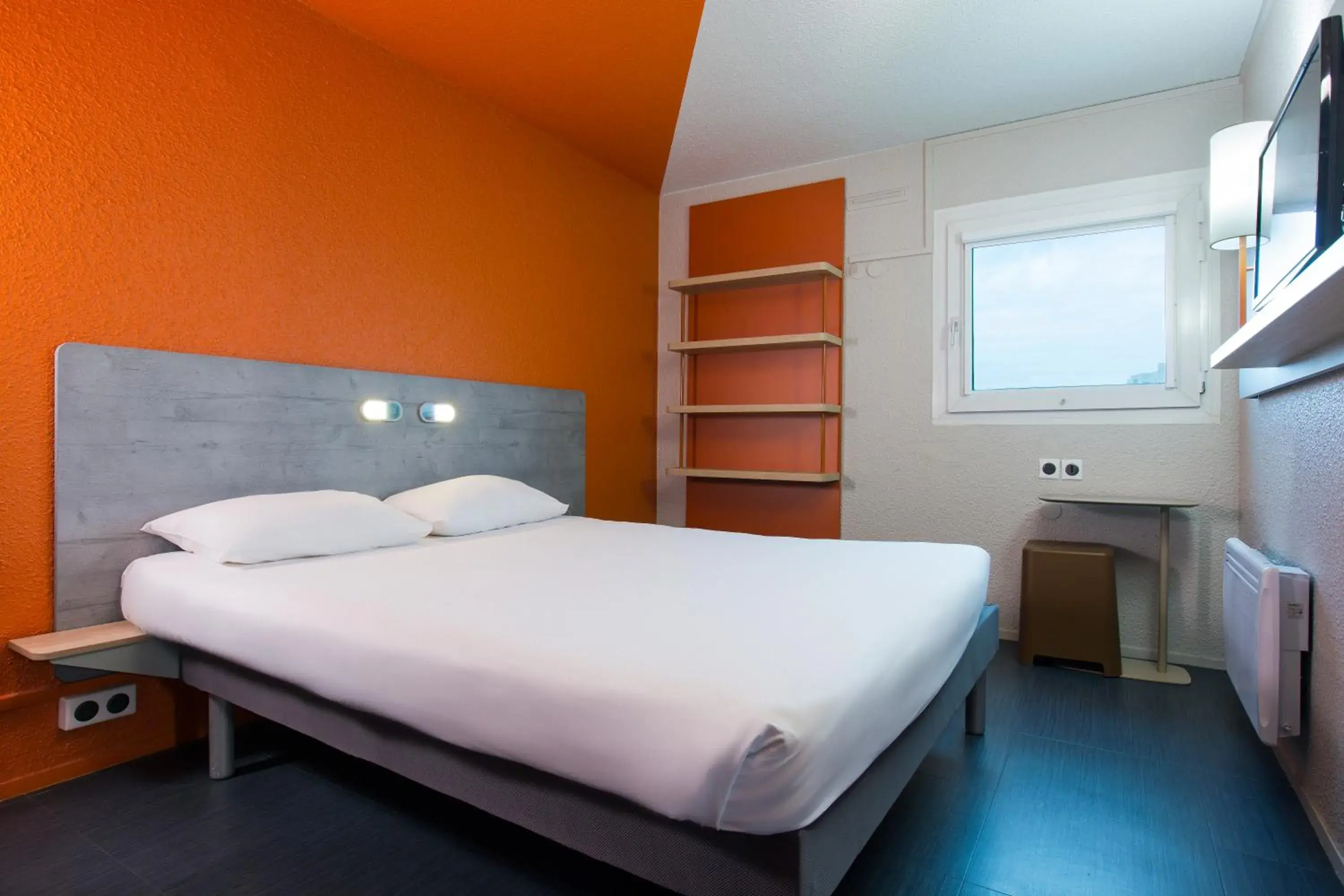 Bedroom, Bed in Ibis Budget Fresnes Orly Bedroom, Bed in Ibis Budget Fresnes Orly