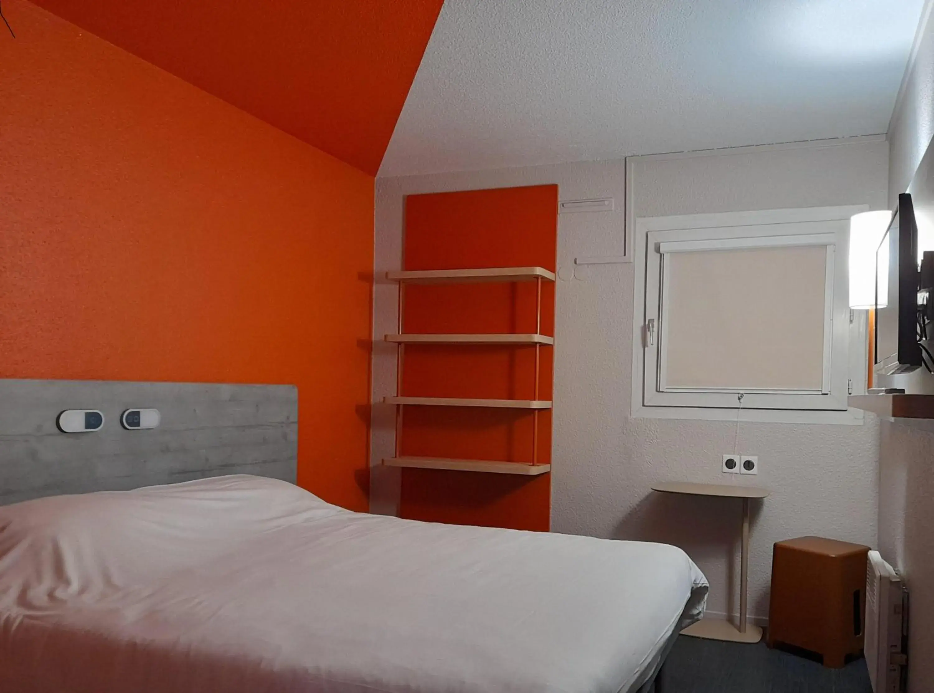 Bedroom, Bed in Ibis Budget Fresnes Orly Bedroom, Bed in Ibis Budget Fresnes Orly