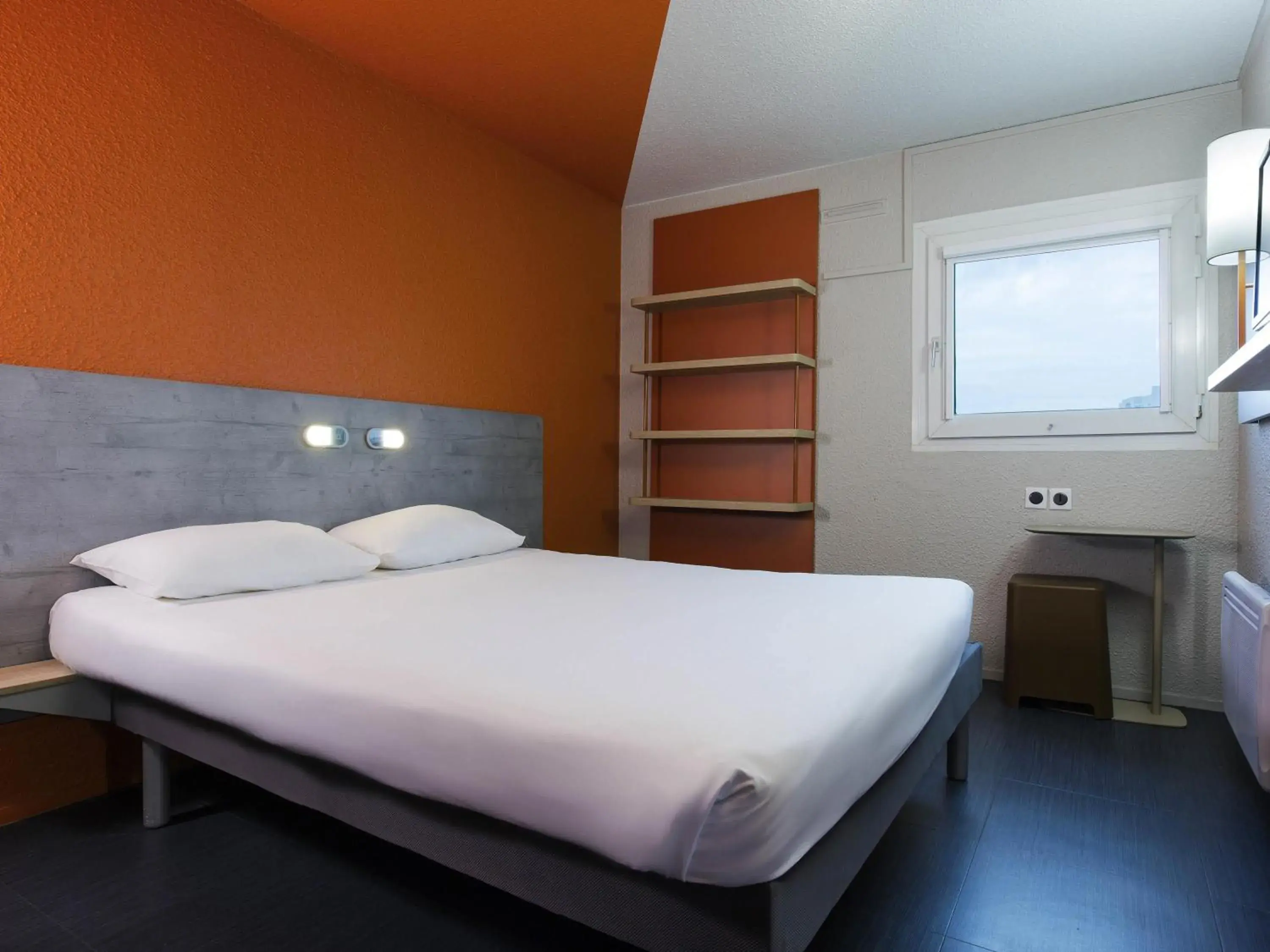 Bedroom, Bed in Ibis Budget Fresnes Orly Bedroom, Bed in Ibis Budget Fresnes Orly