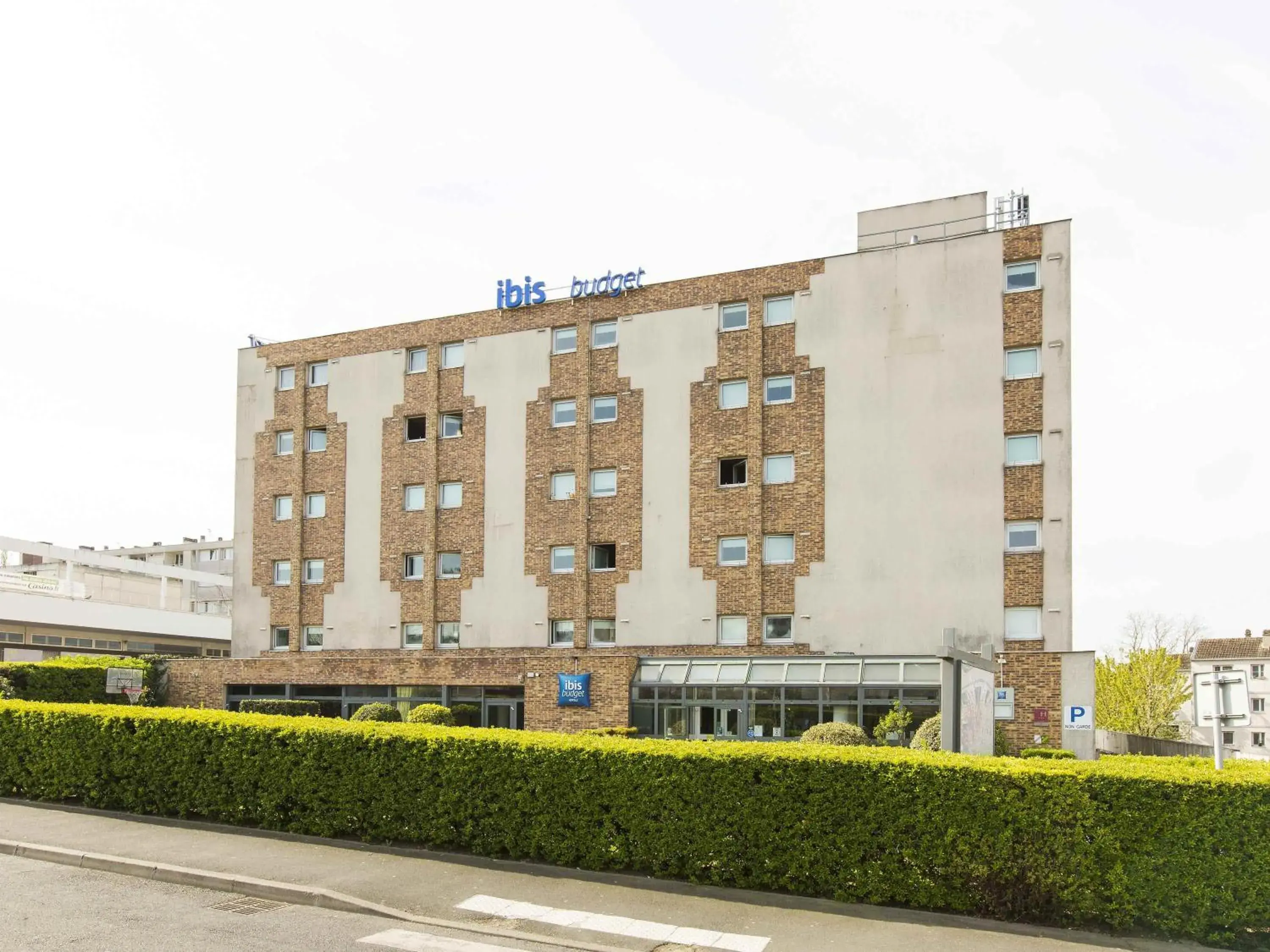 Property building in Ibis Budget Fresnes Orly Property building in Ibis Budget Fresnes Orly