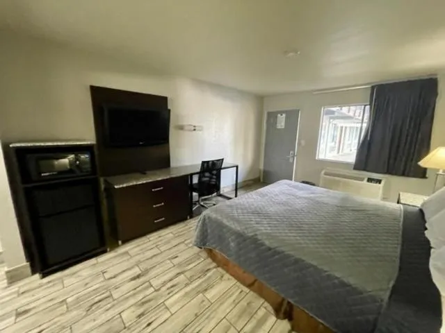 Bed in Western Inn Marietta