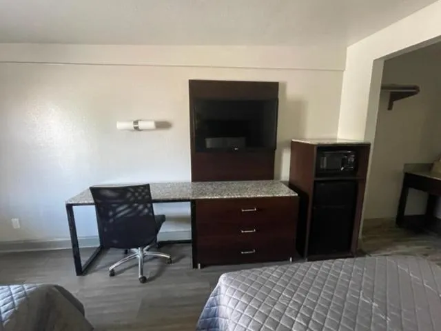 Bed in Western Inn Marietta