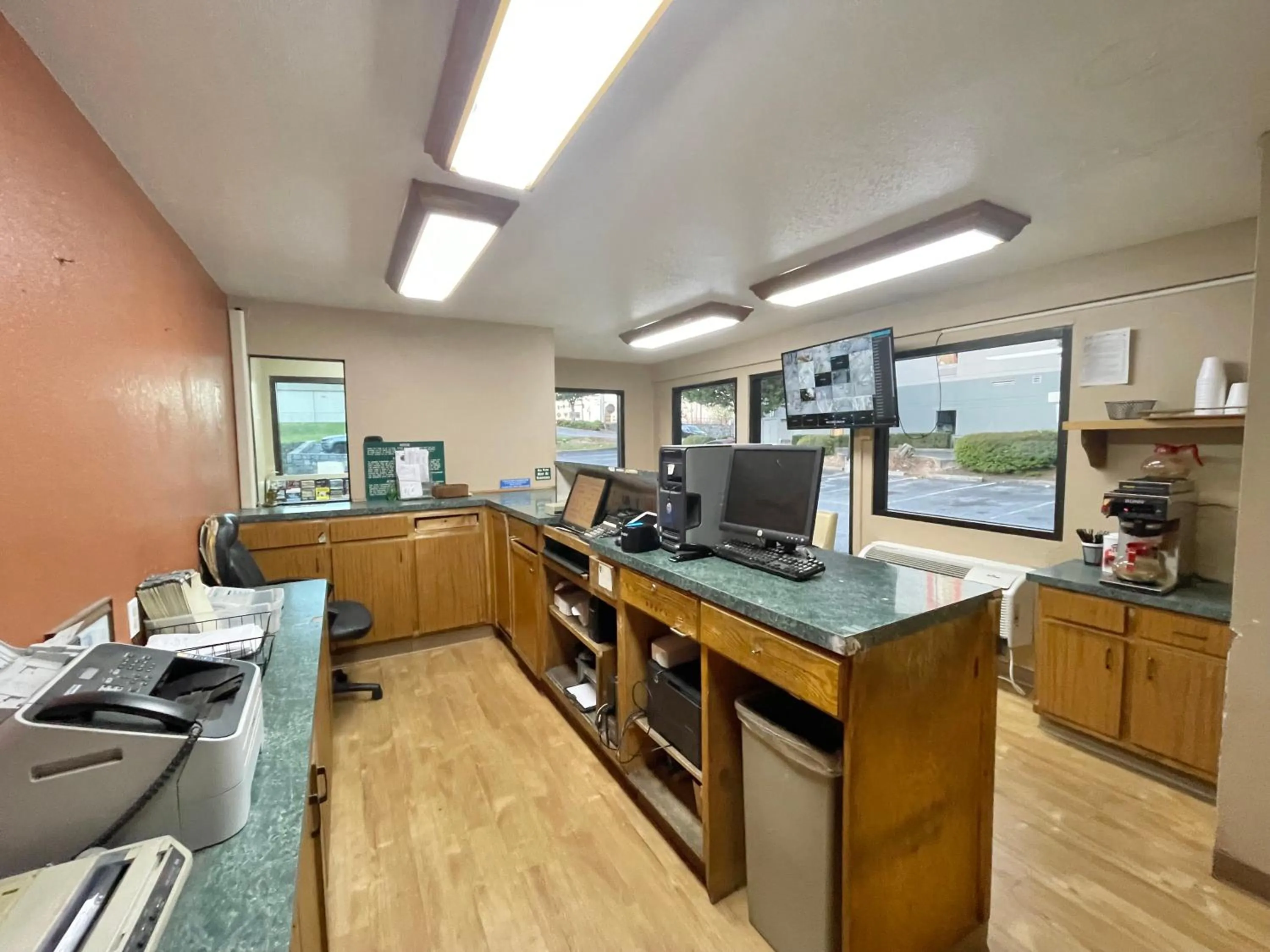 TV and multimedia in Western Inn Marietta