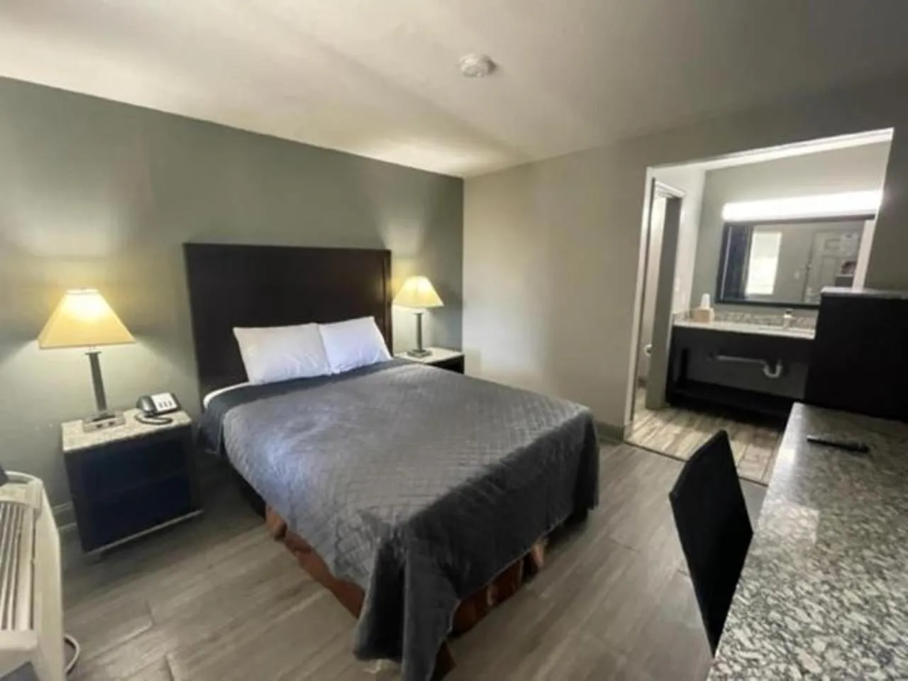 Bed in Western Inn Marietta