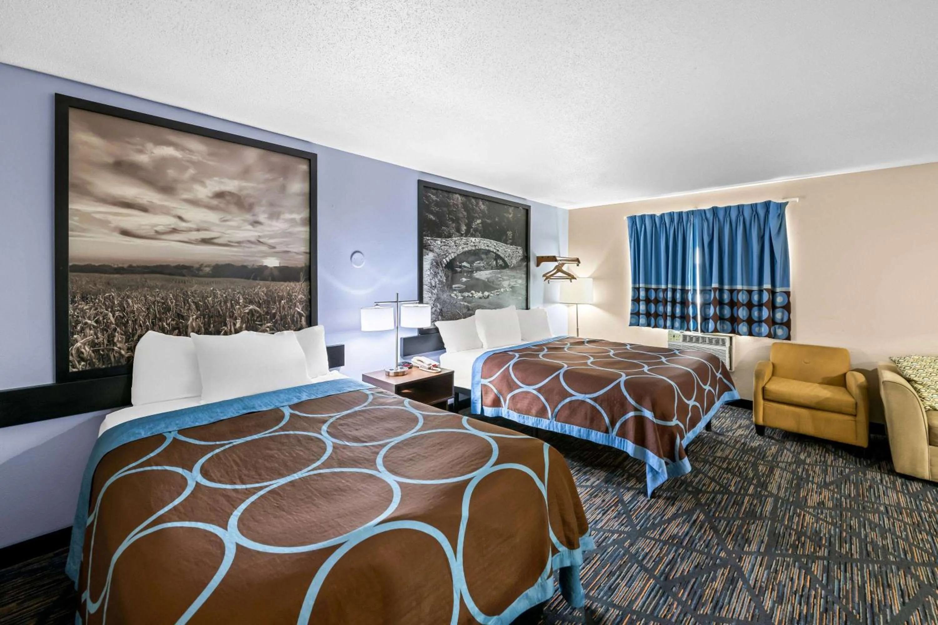 Photo of the whole room, Bed in Super 8 by Wyndham Council Bluffs IA Omaha NE Area