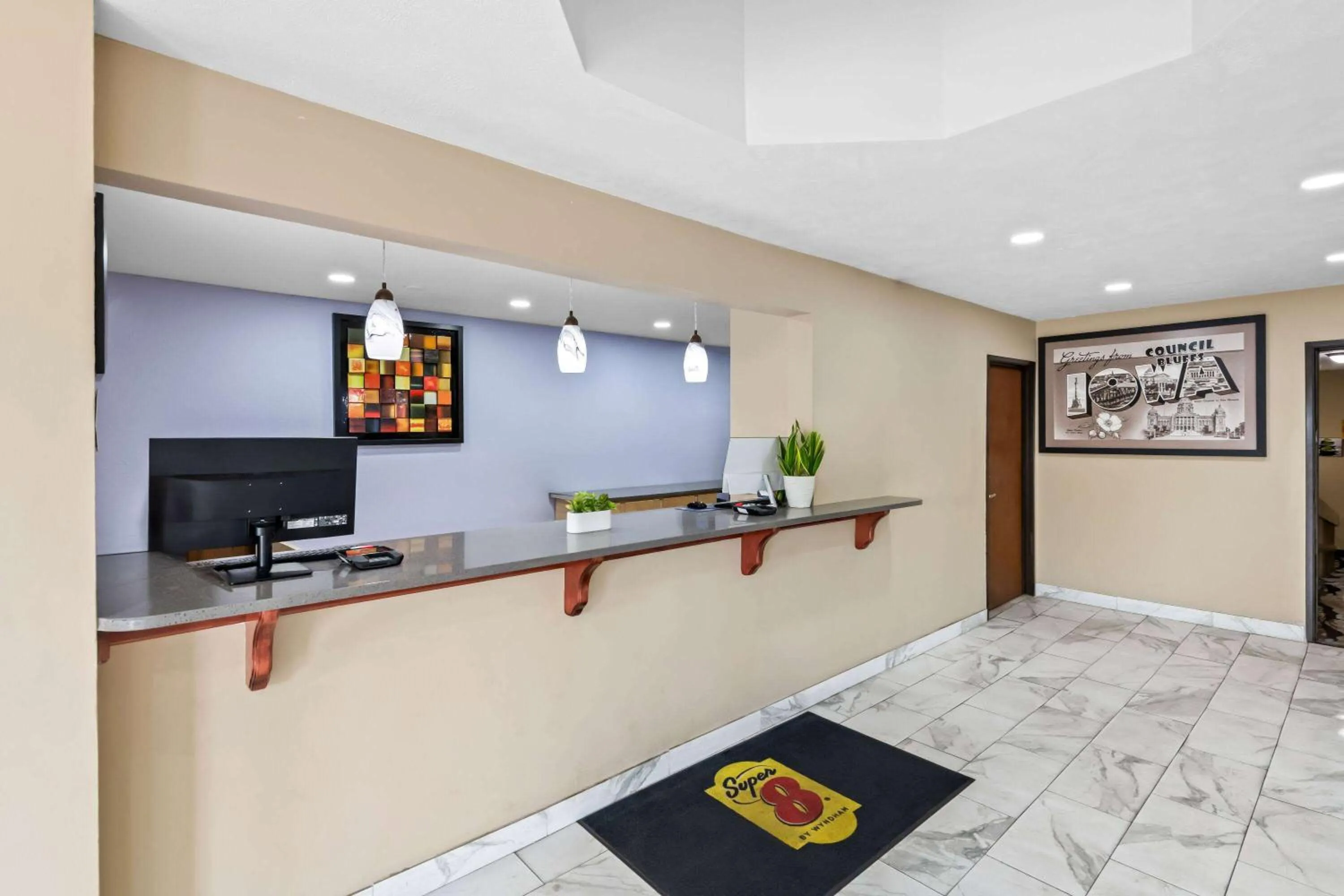 Lobby or reception in Super 8 by Wyndham Council Bluffs IA Omaha NE Area