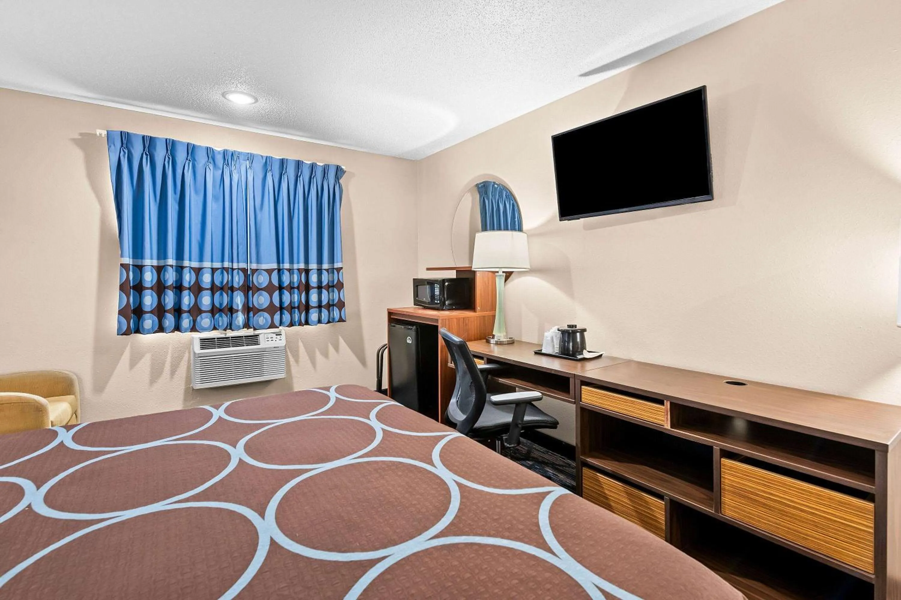 Bed in Super 8 by Wyndham Council Bluffs IA Omaha NE Area