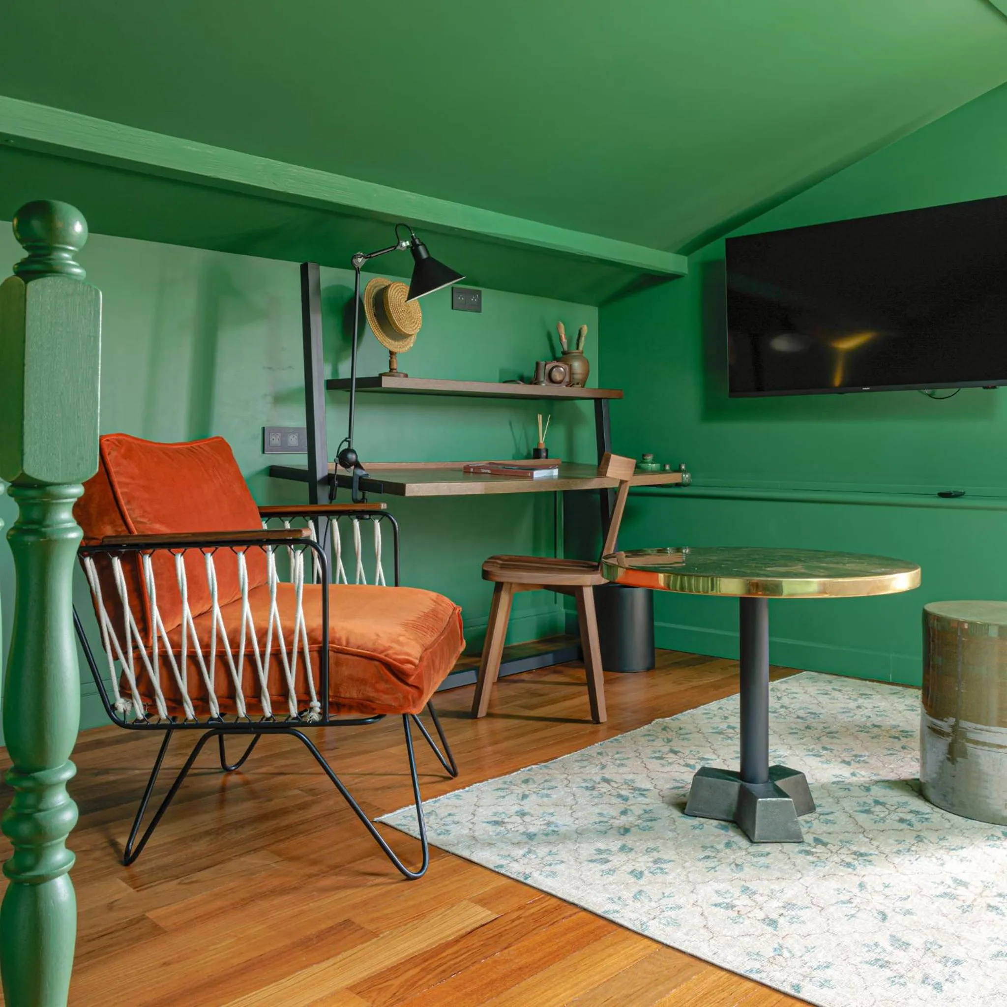 Seating area in Les Etangs de Corot
