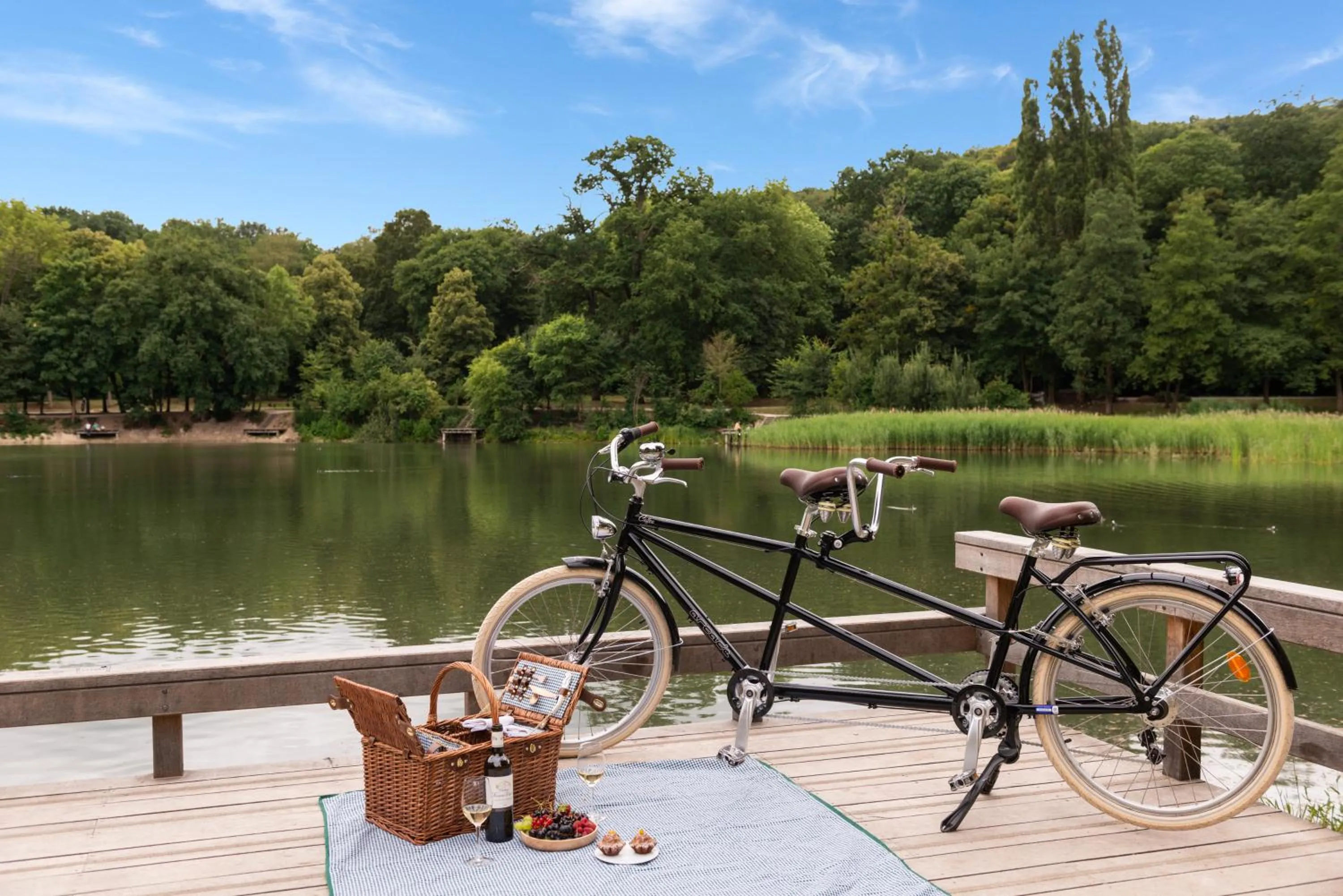 Cycling in Les Etangs de Corot