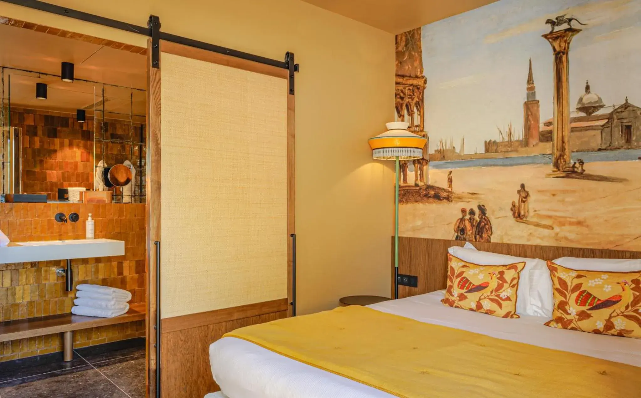 Photo of the whole room, Bed in Les Etangs de Corot Photo of the whole room, Bed in Les Etangs de Corot