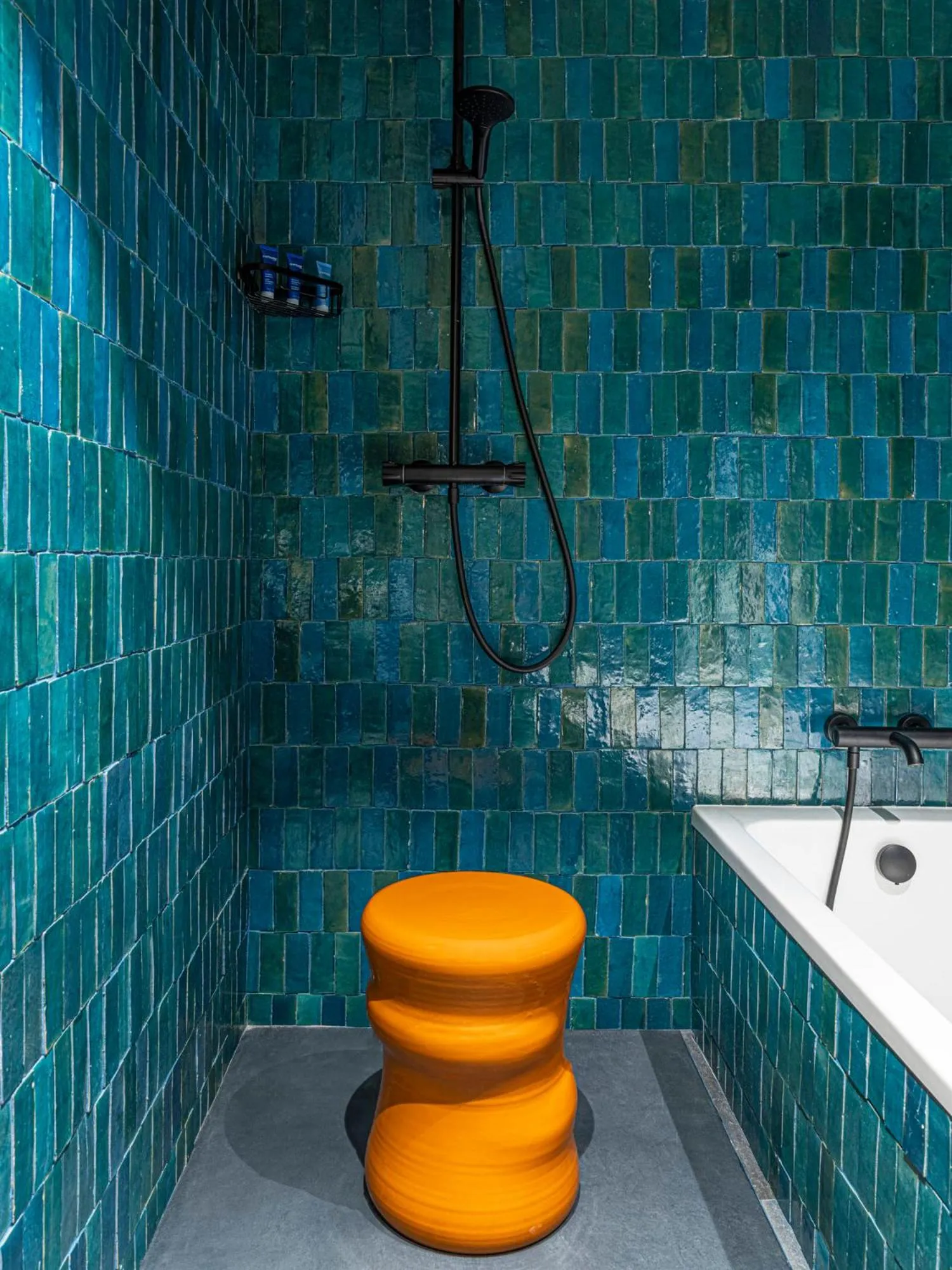 Shower in Les Etangs de Corot