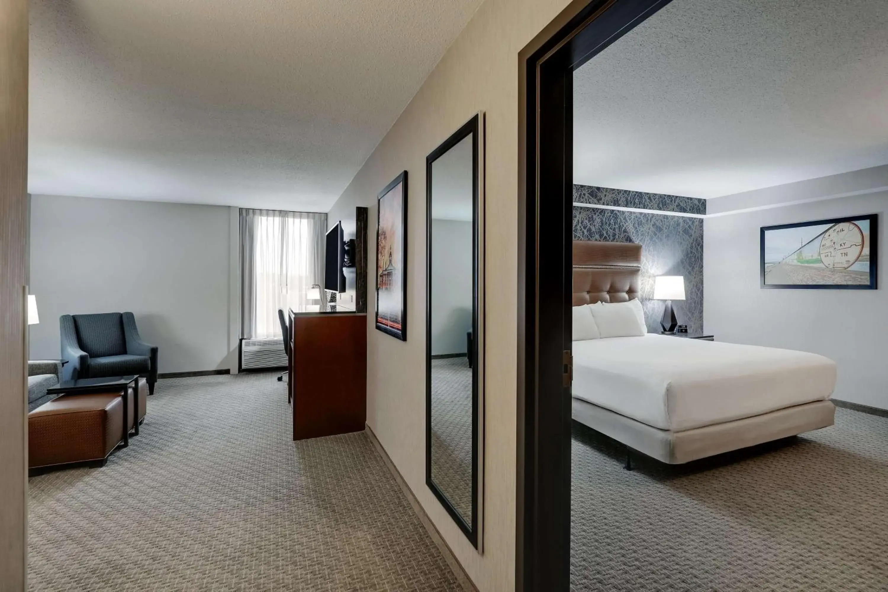 Bedroom, Bed in Drury Inn & Suites Cape Girardeau Bedroom, Bed in Drury Inn & Suites Cape Girardeau