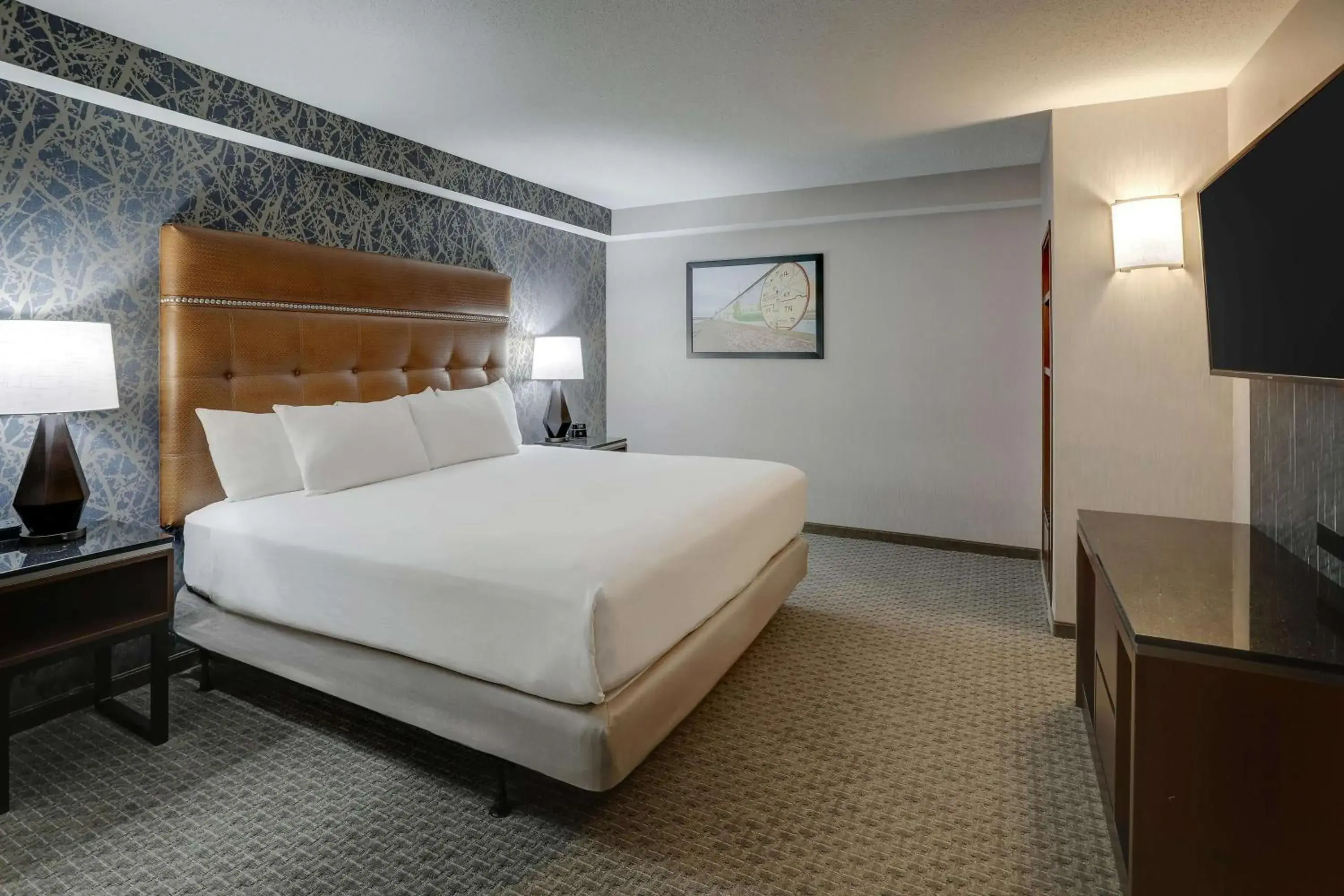 Bedroom, Bed in Drury Inn & Suites Cape Girardeau Bedroom, Bed in Drury Inn & Suites Cape Girardeau