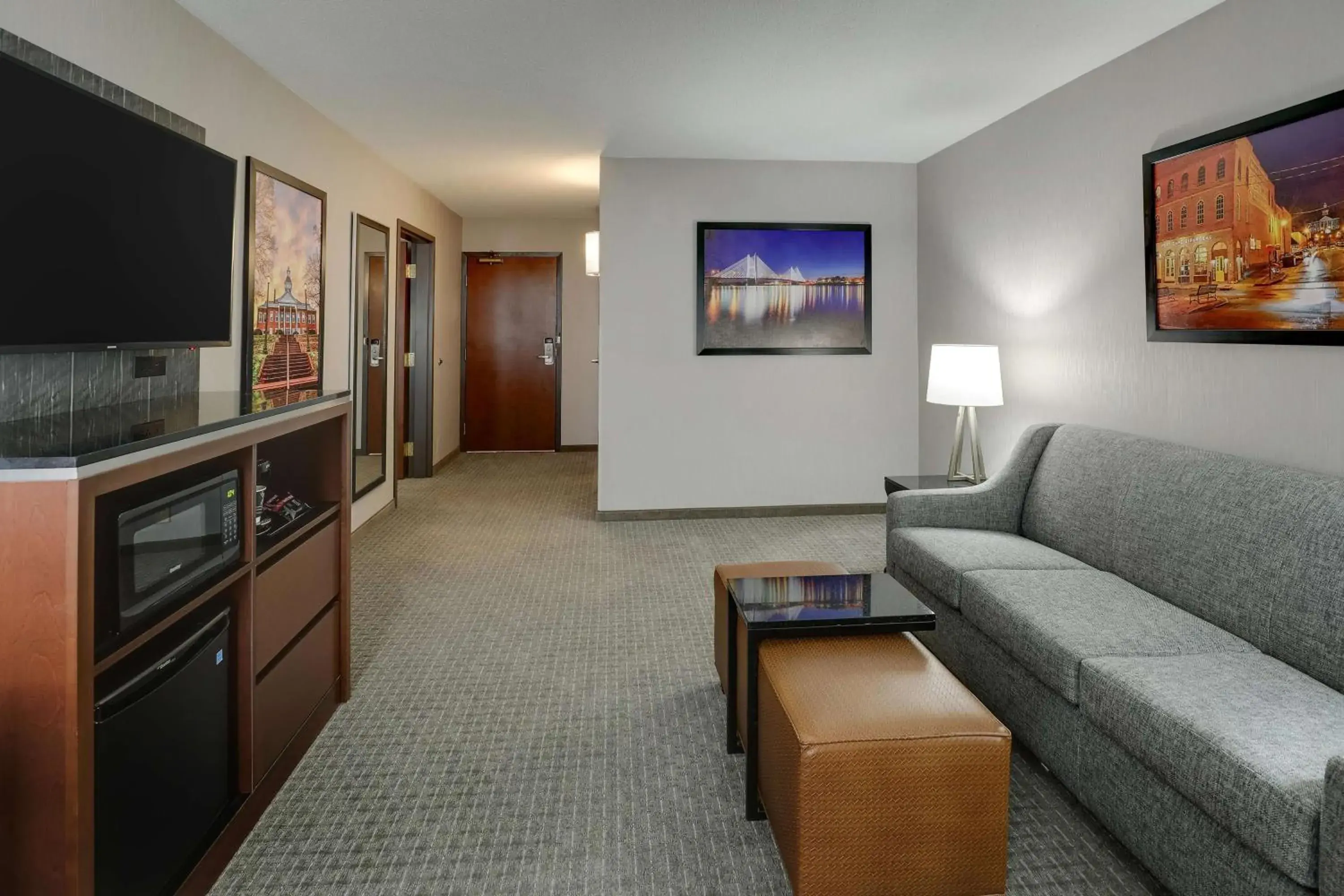 Bedroom in Drury Inn & Suites Cape Girardeau Bedroom in Drury Inn & Suites Cape Girardeau