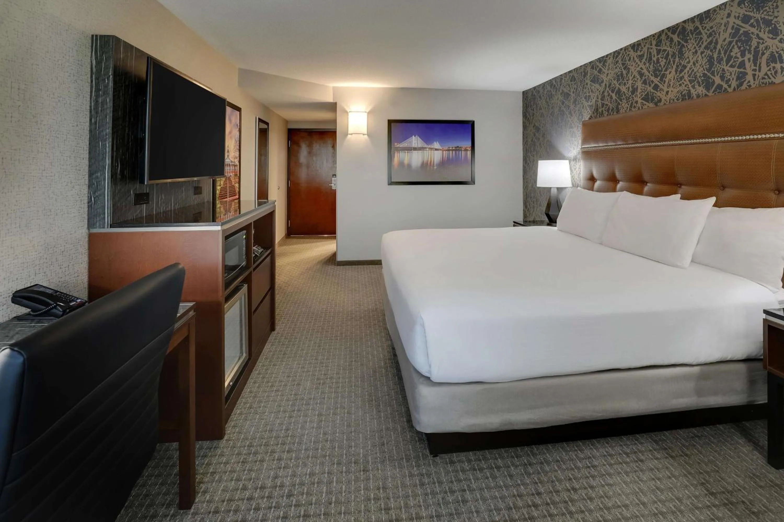 Bedroom, Bed in Drury Inn & Suites Cape Girardeau