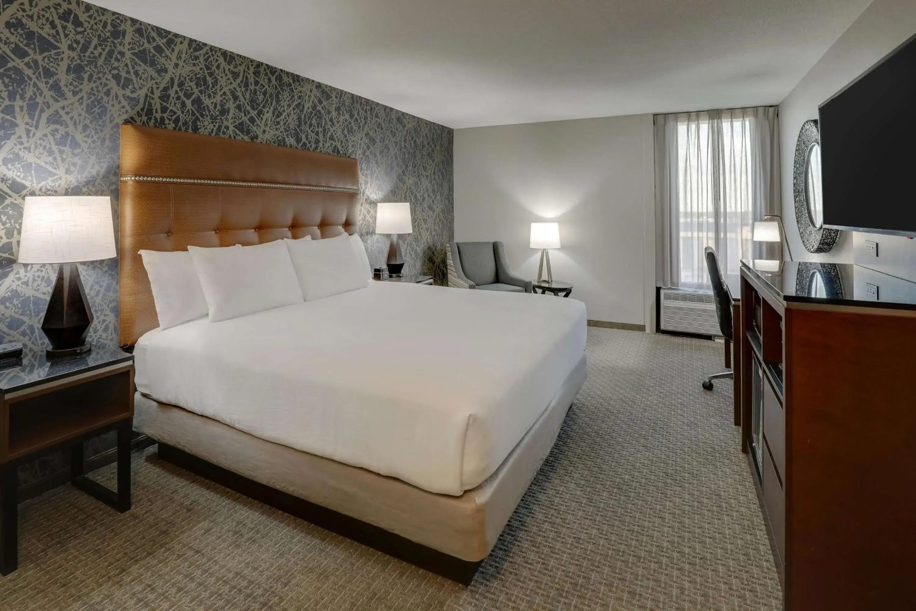 Deluxe King Room - Accessible, Roll-in Shower in Drury Inn & Suites Cape Girardeau Deluxe King Room - Accessible, Roll-in Shower in Drury Inn & Suites Cape Girardeau