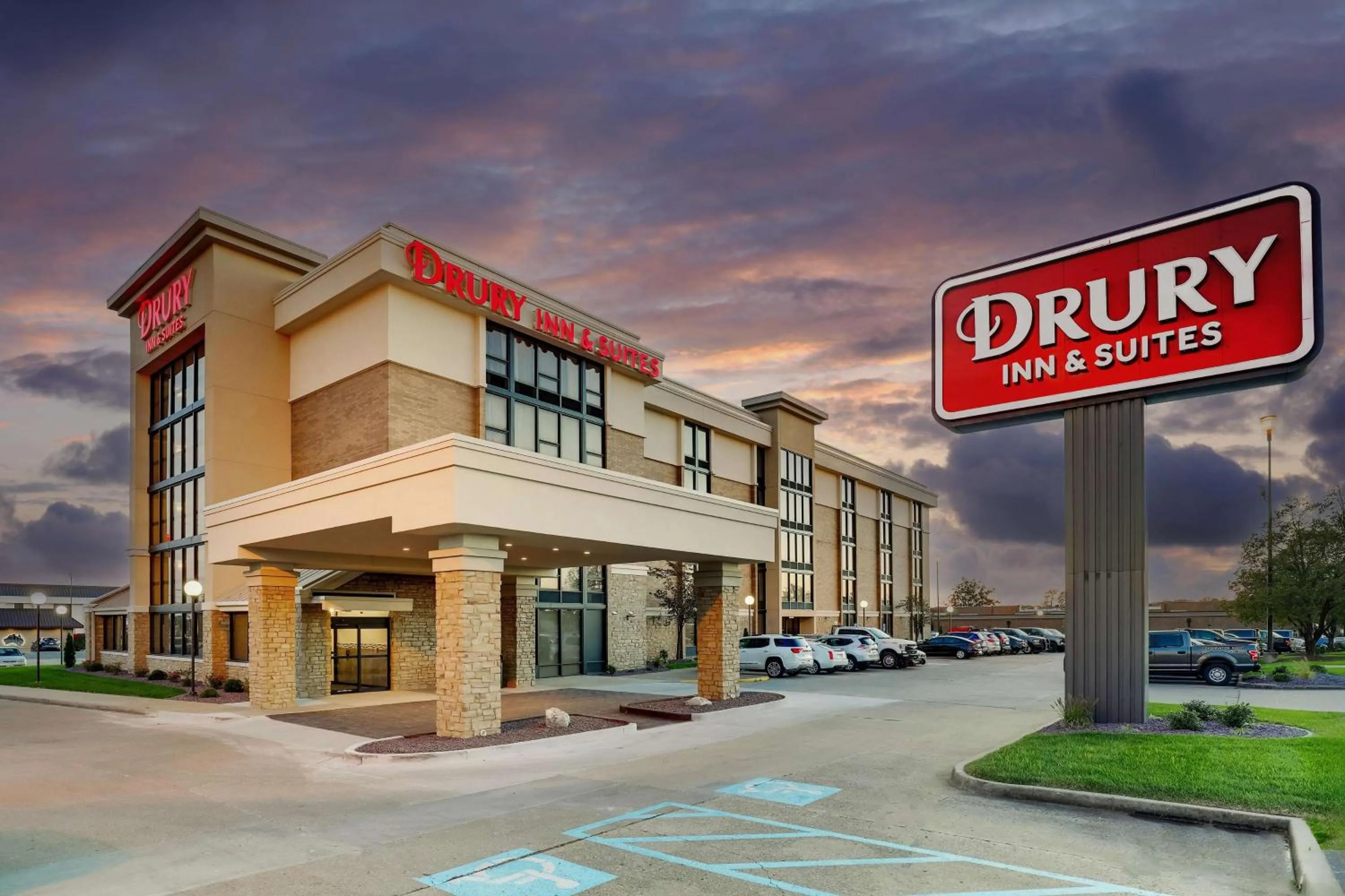 Property building in Drury Inn & Suites Cape Girardeau