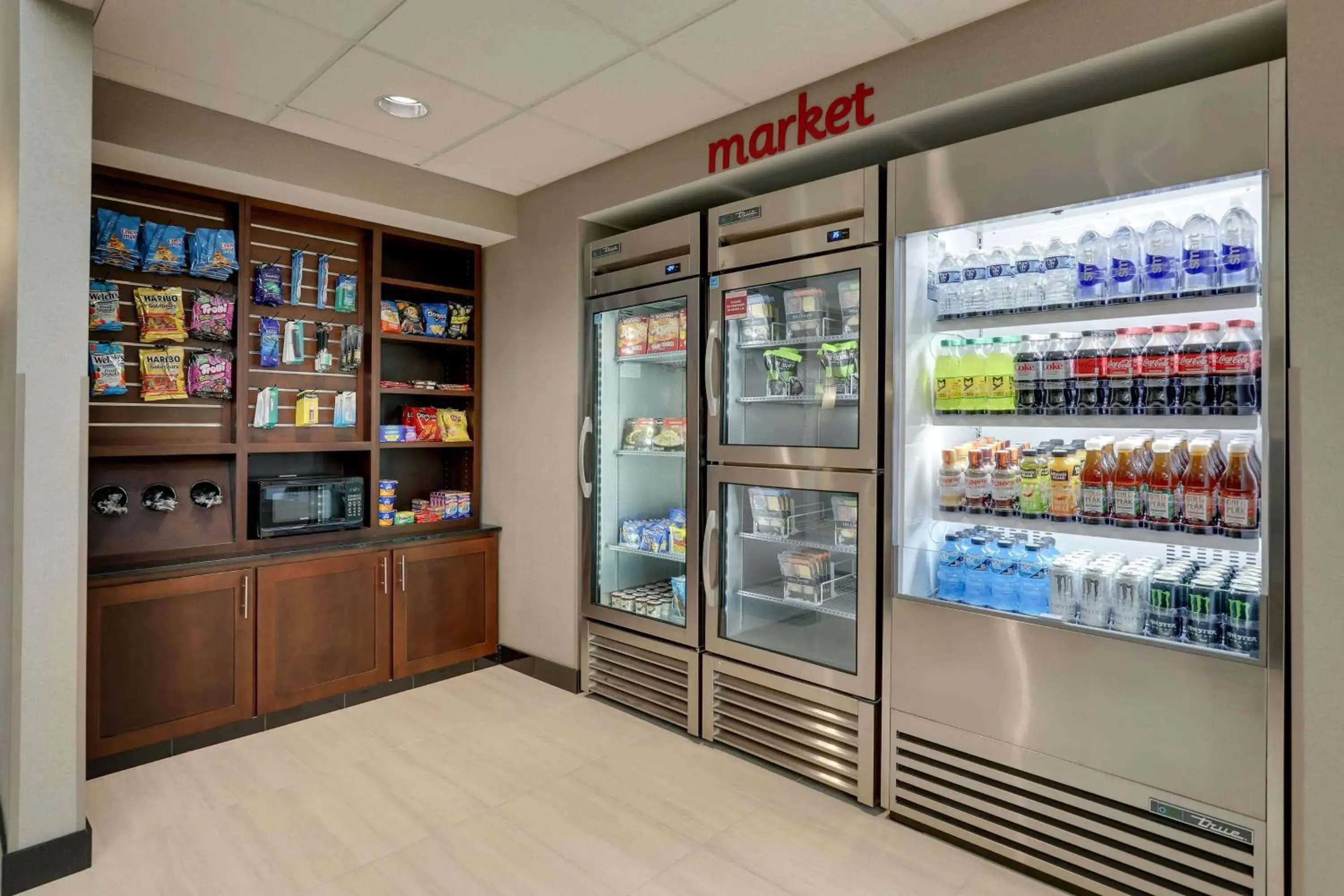 Property building in Drury Inn & Suites Cape Girardeau Property building in Drury Inn & Suites Cape Girardeau