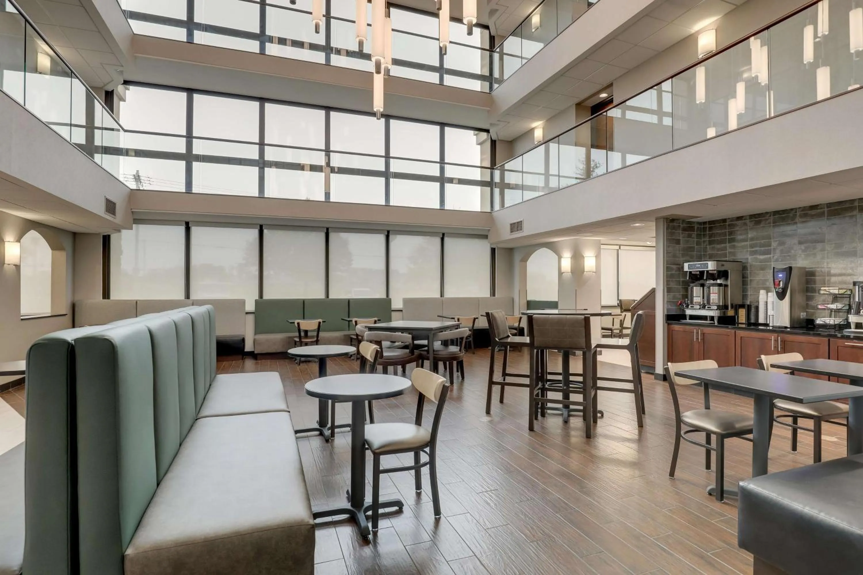 Breakfast in Drury Inn & Suites Cape Girardeau