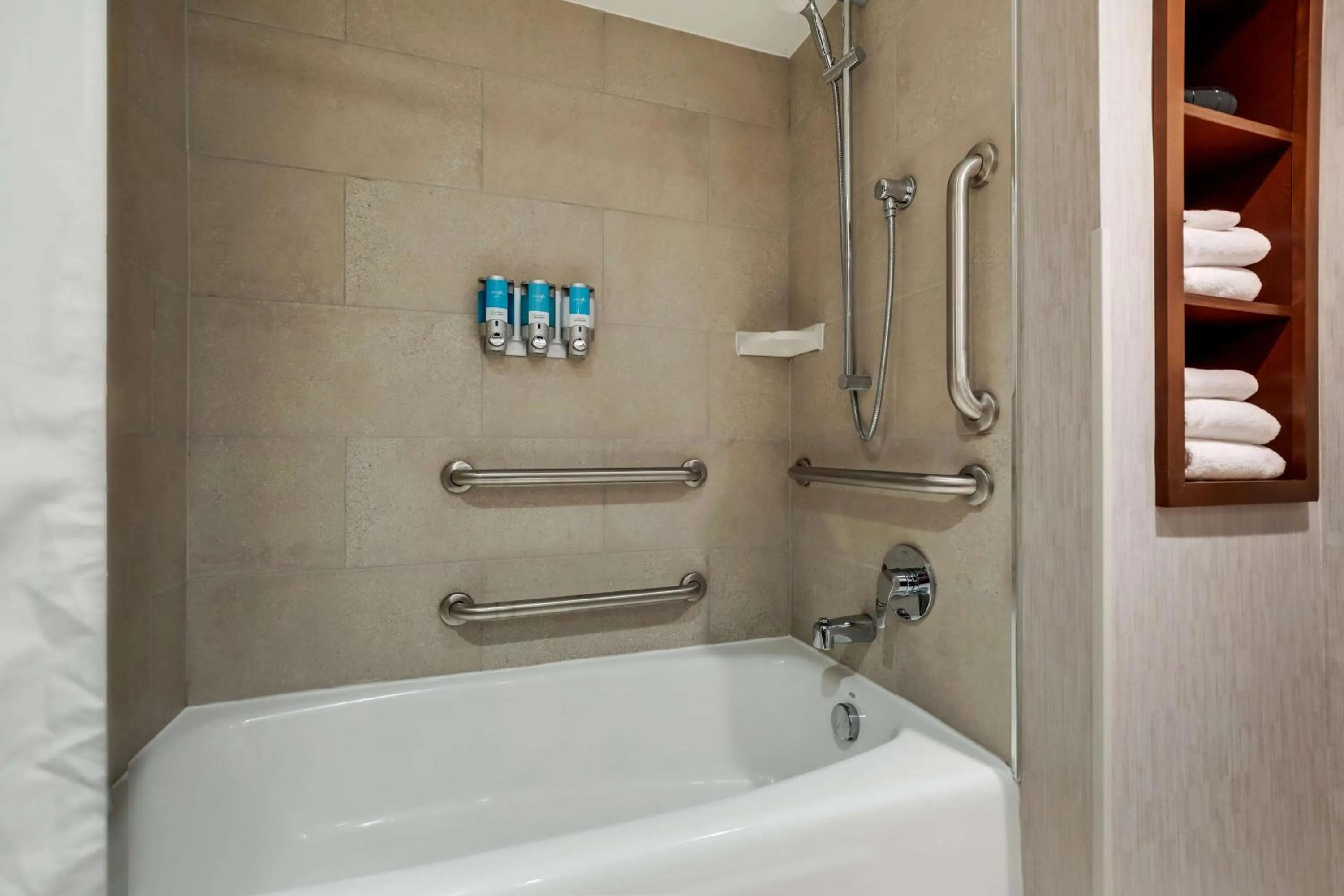 Bathroom in Drury Inn & Suites Cape Girardeau