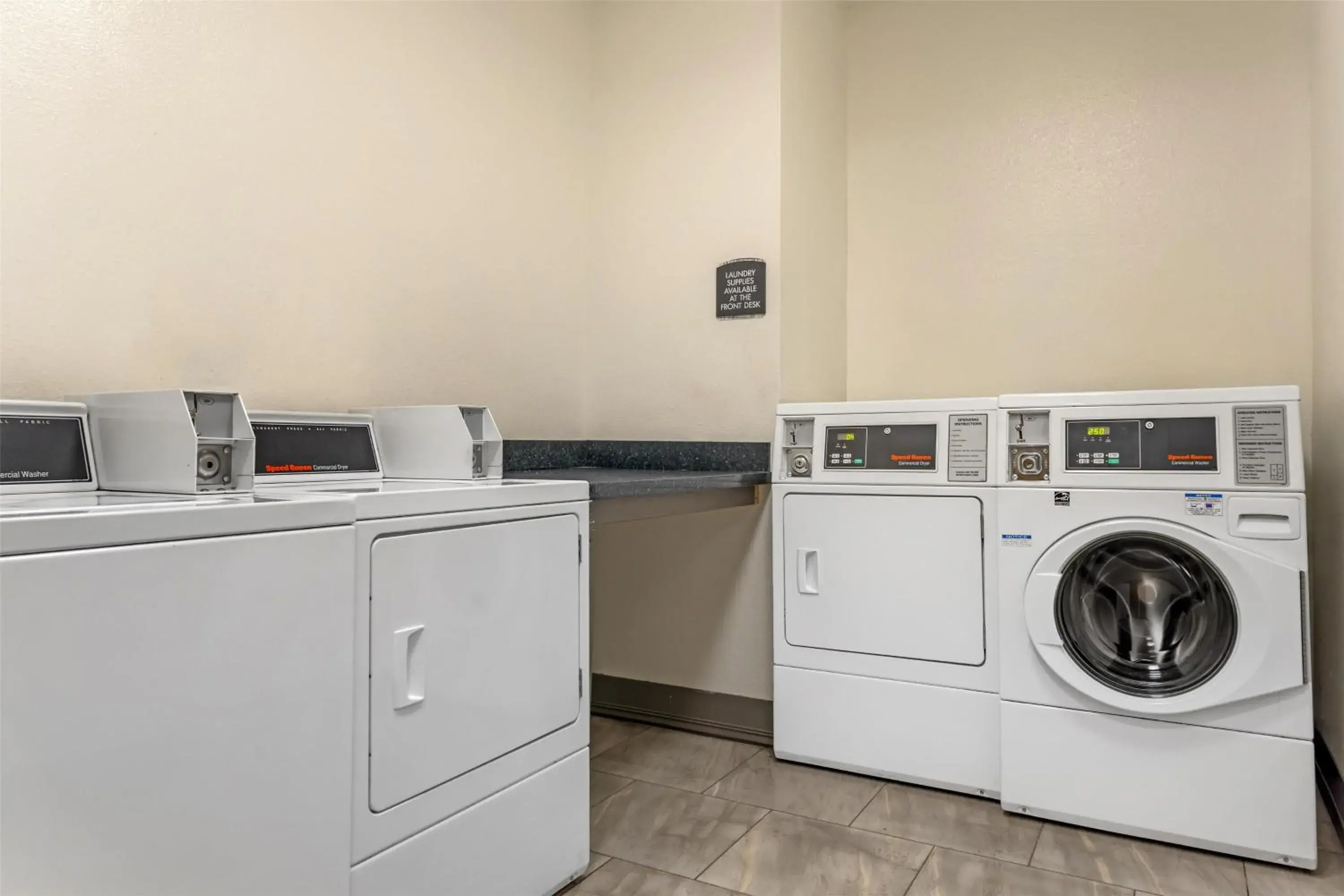 Property building in Best Western Plus Aberdeen Property building in Best Western Plus Aberdeen